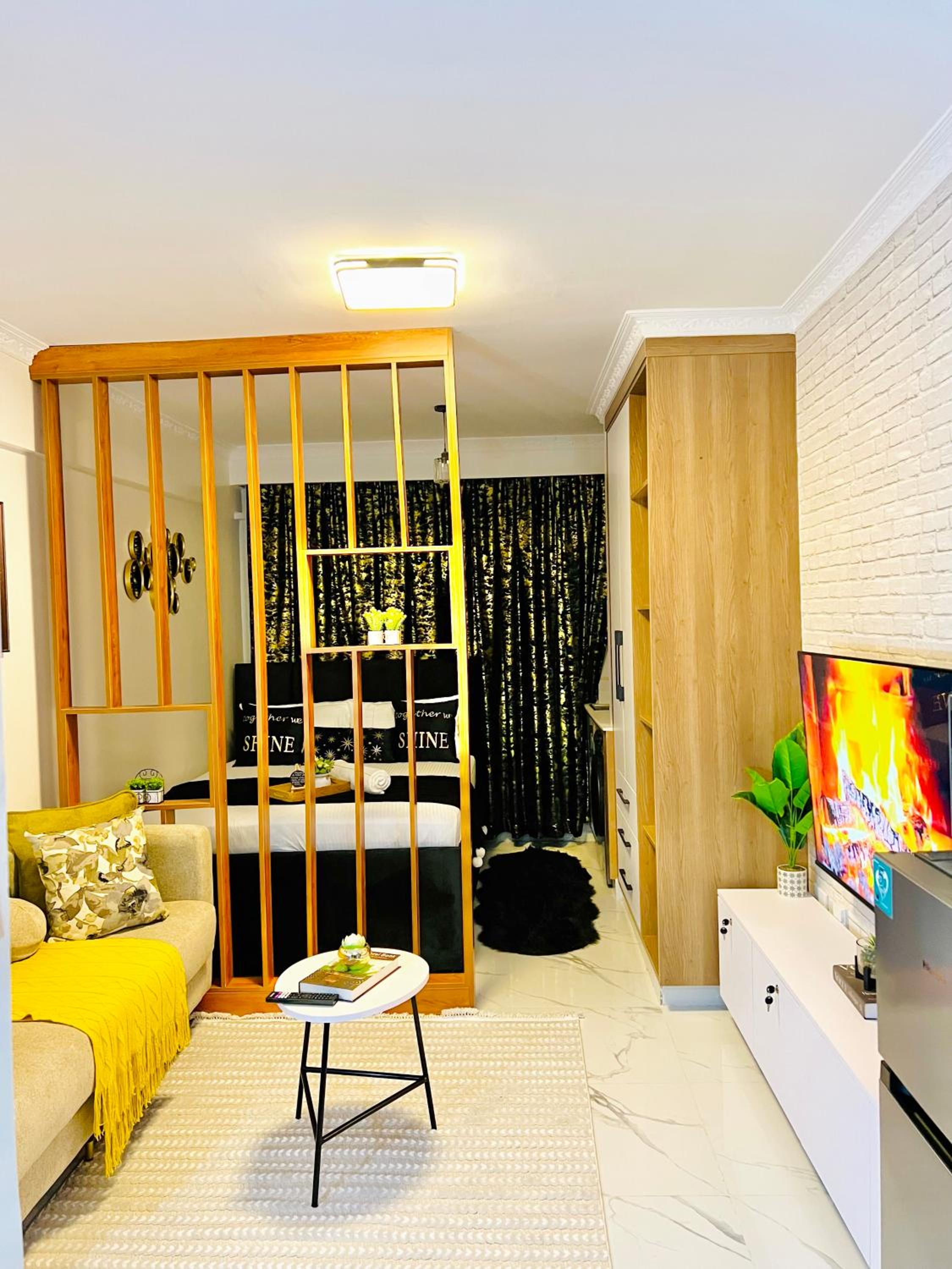 SmartHomes Luxury Studio
