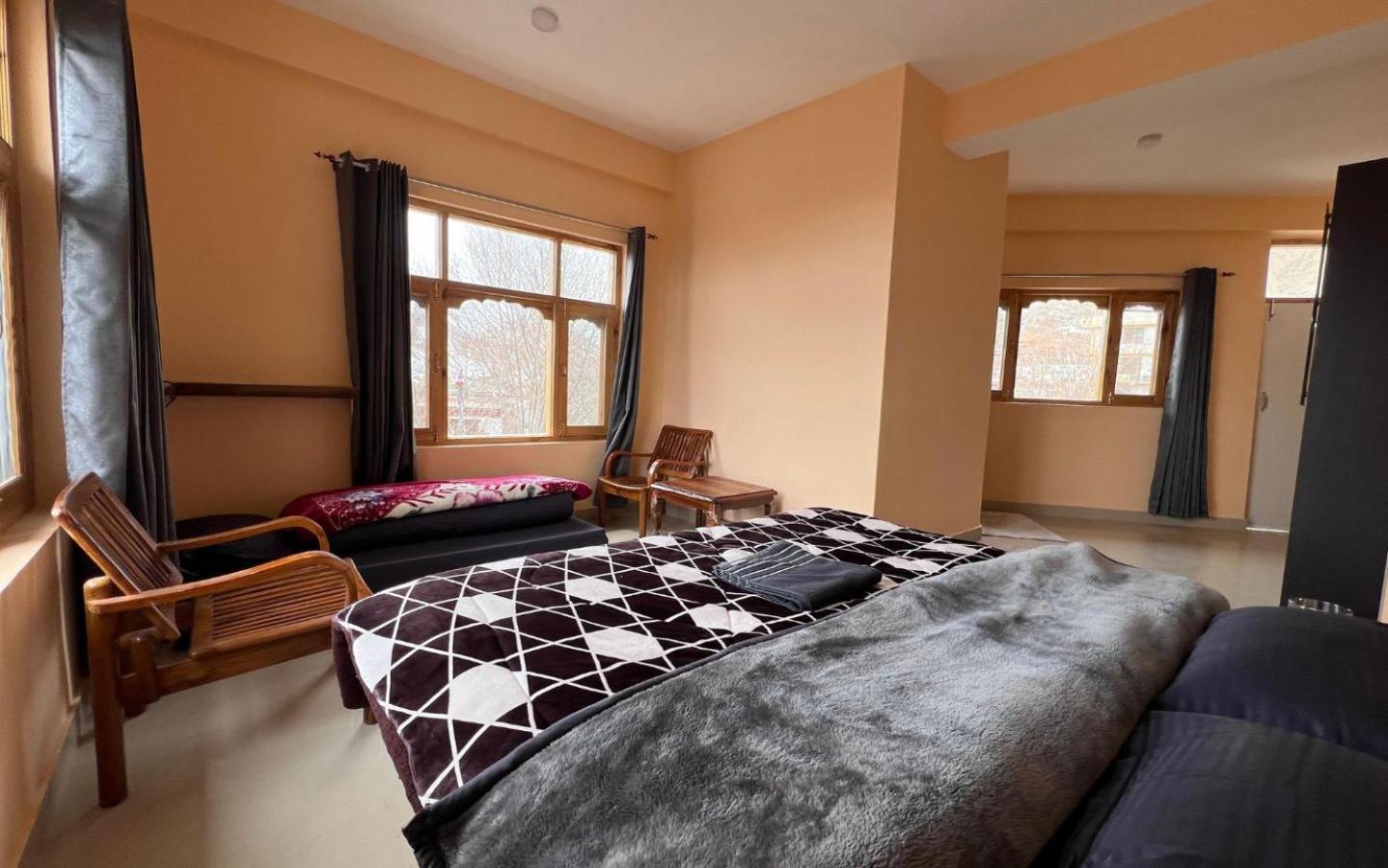 Zomsa Inn by StayApart view 5