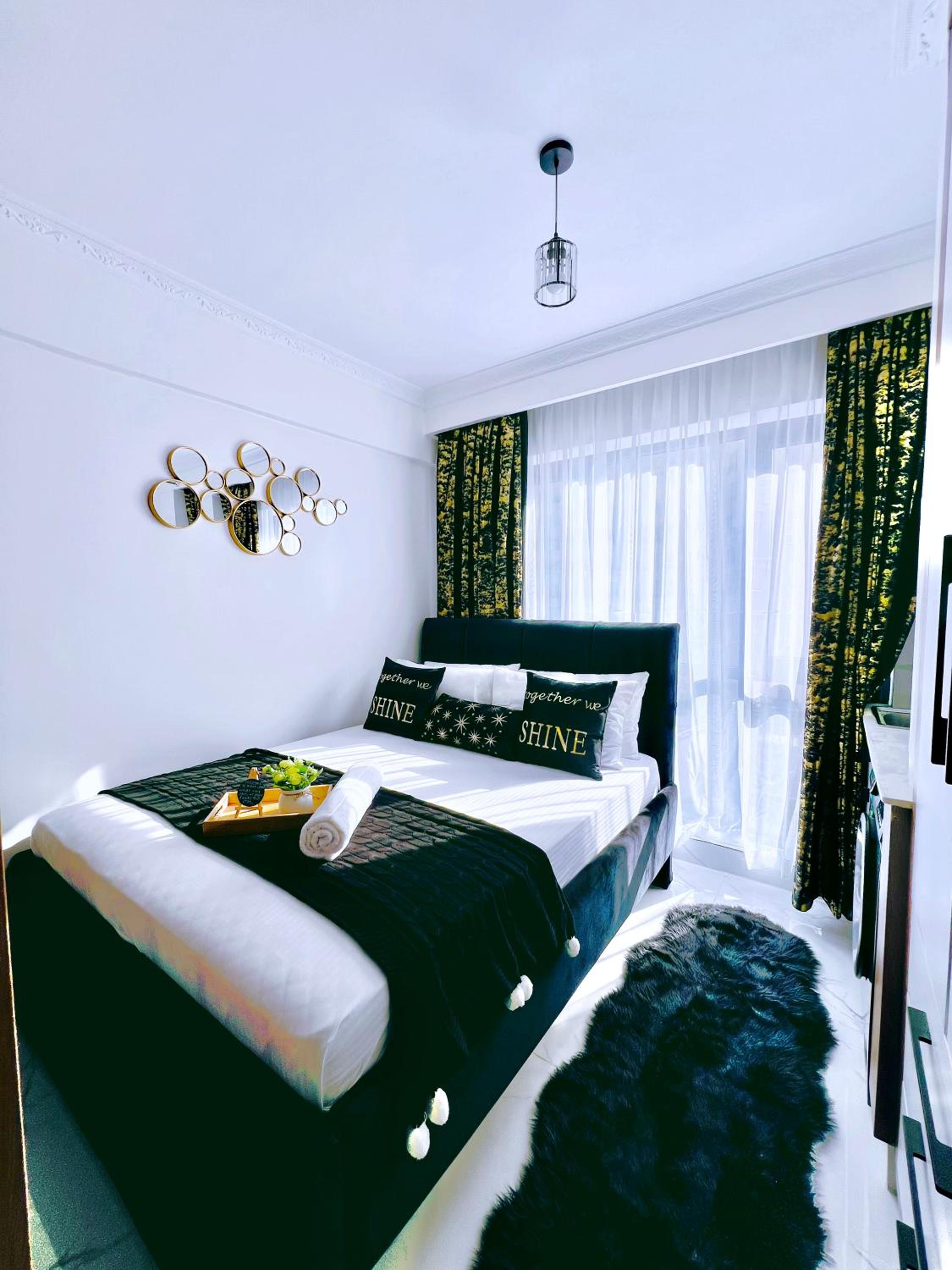 SmartHomes Luxury Studio