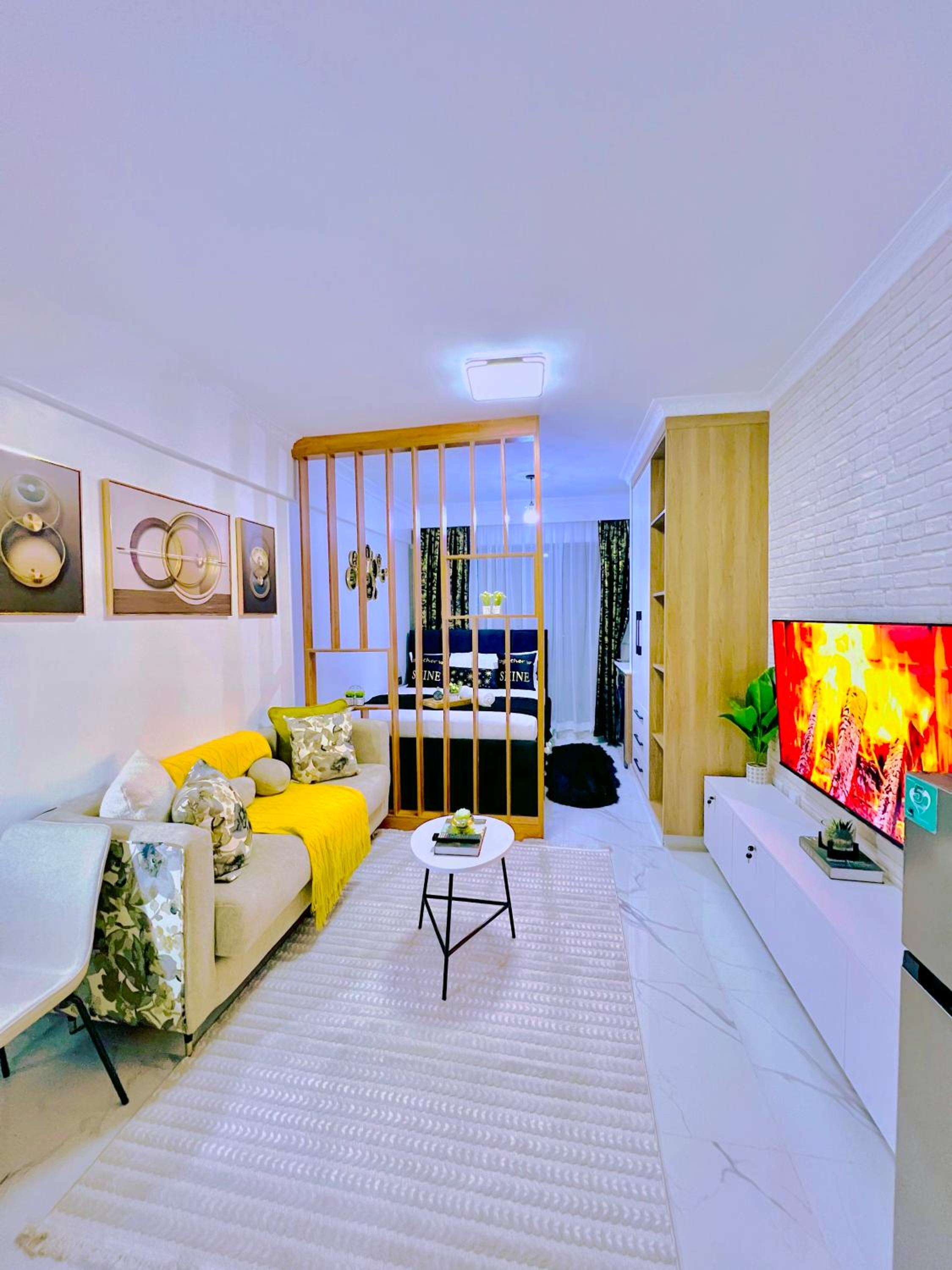 SmartHomes Luxury Studio