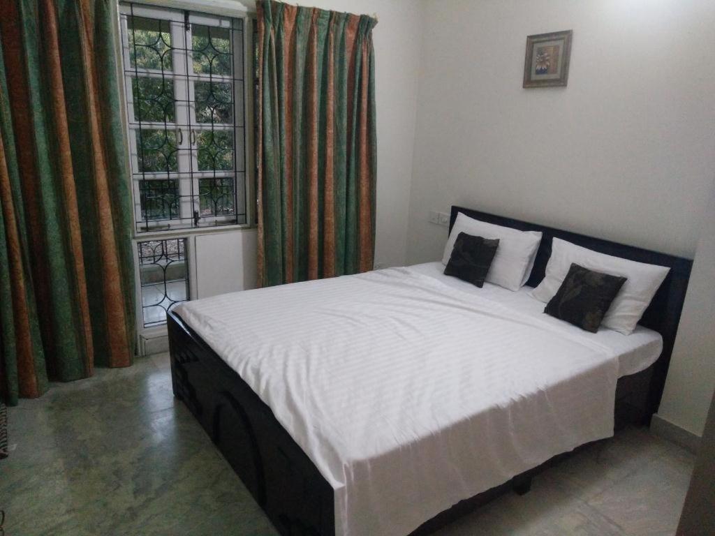 Service Apartment in Richmond road view 3