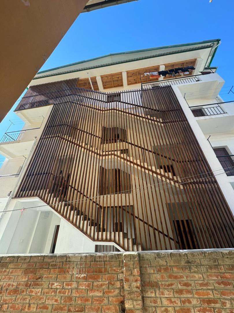 Dzi Apartments