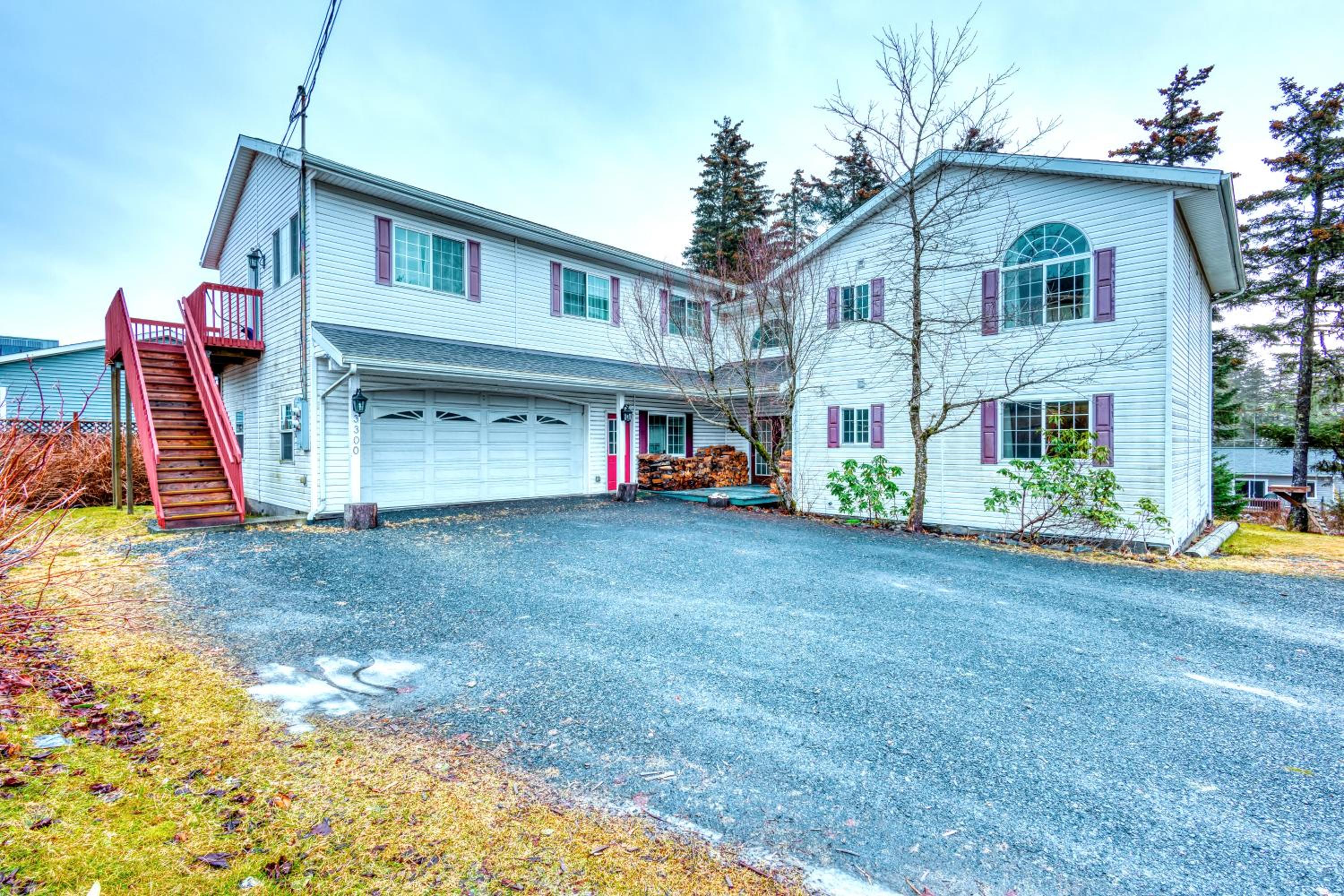Lodge Style Living Spacious 5BR Reunion Getaway view 3