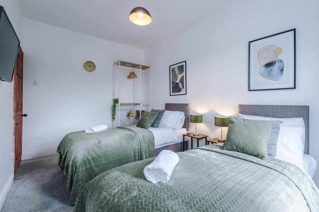 Beautiful Pontefract House w/ Parking Sleeps 12 by PureStay view 3