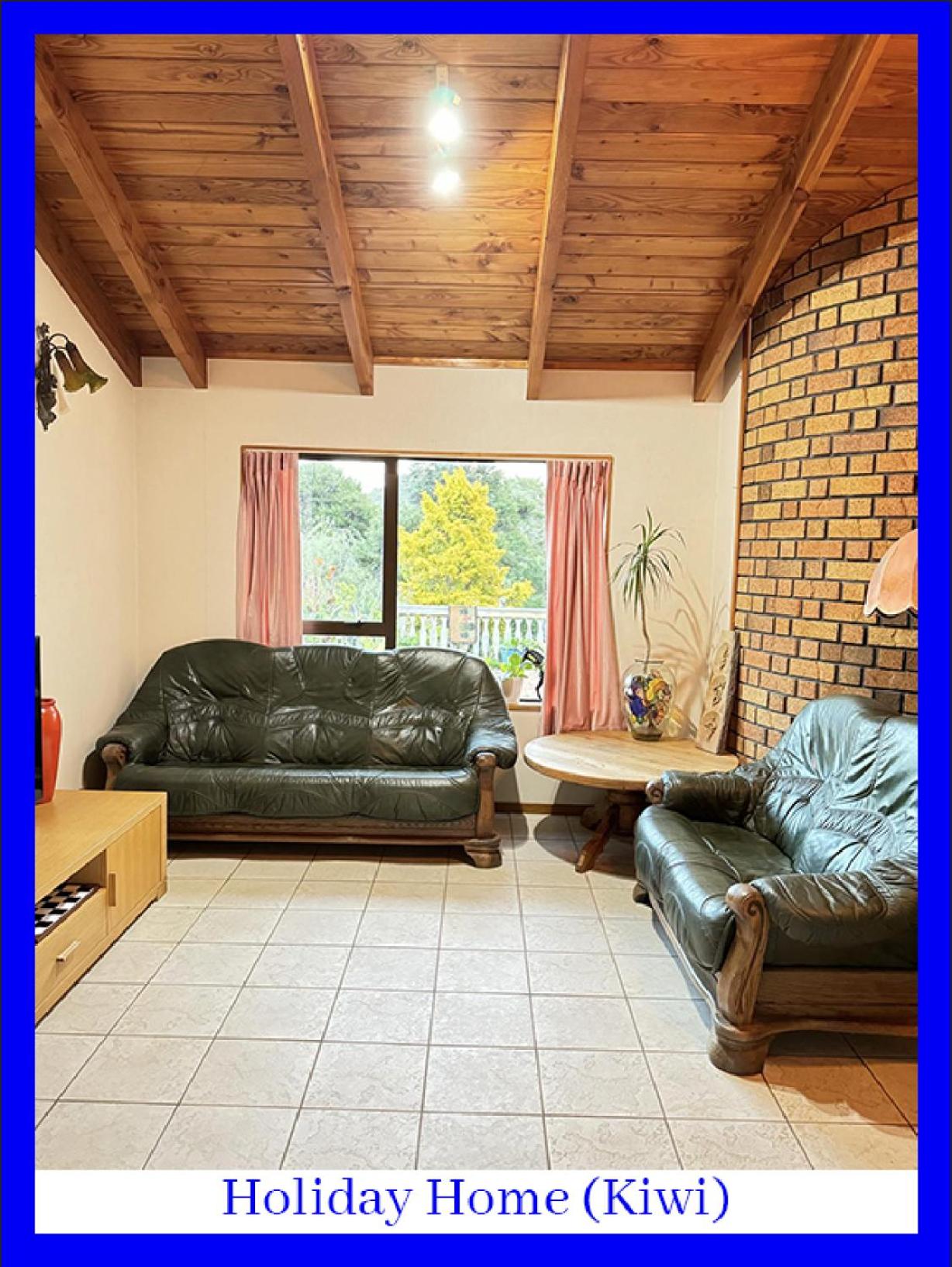 Romantic vintage retreat away in West Auckland view 5
