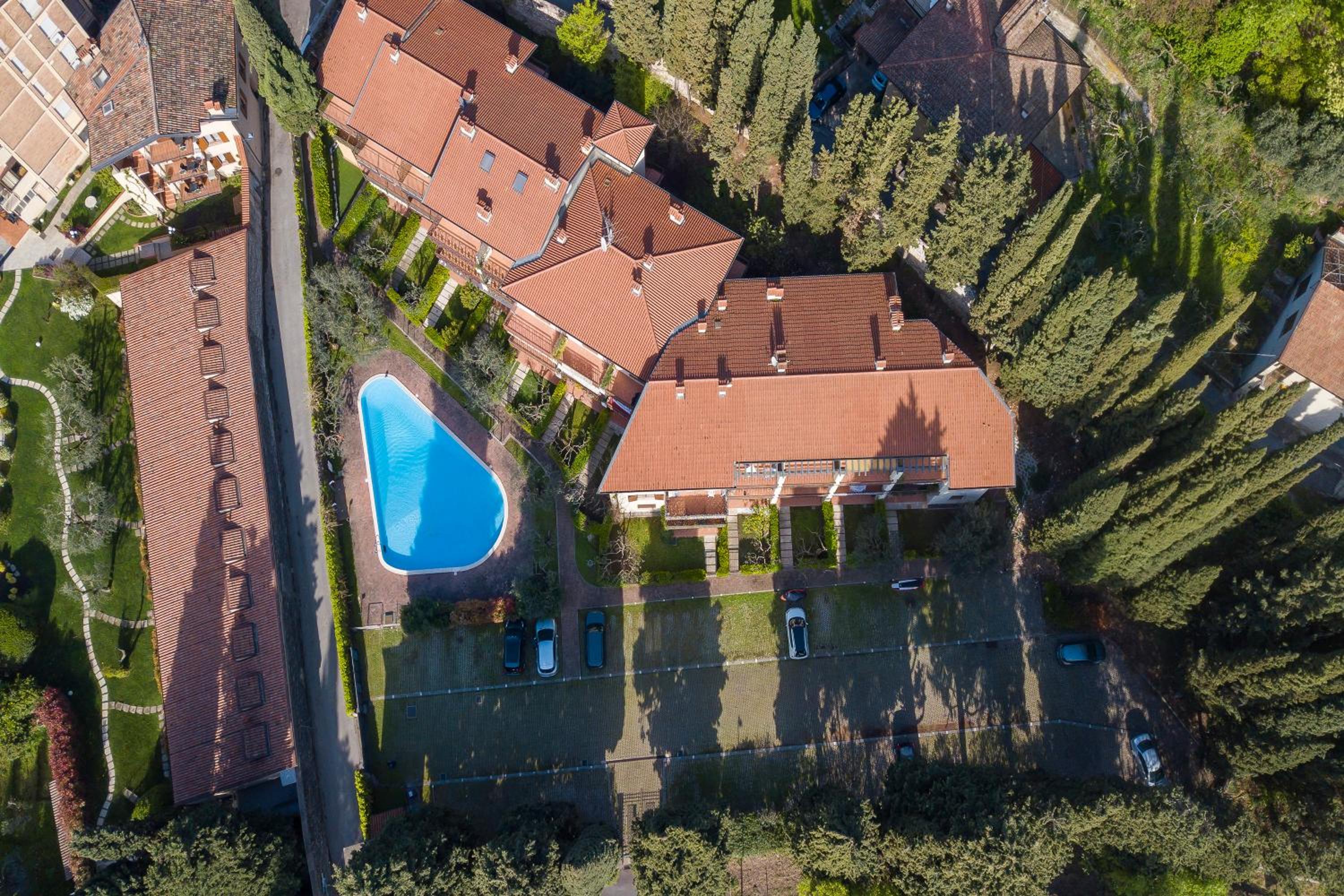 Borgo Degli Ulivi shared pool - 200m lake - Happy Rentals view 3