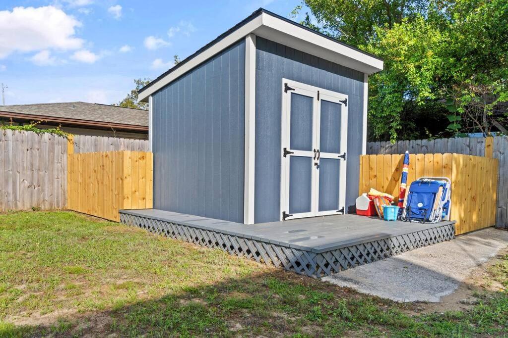 Huge Fenced Yard, New Interior, Boat and Car Parking view 3