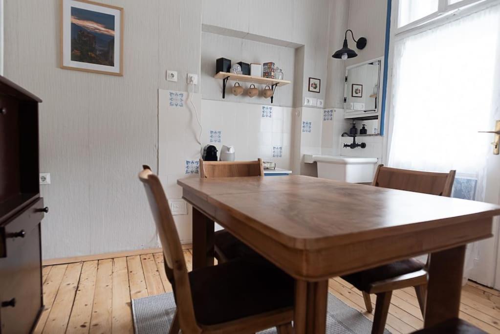 Centrally Located Vintage Flat