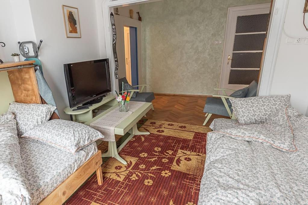 Centrally Located Vintage Flat