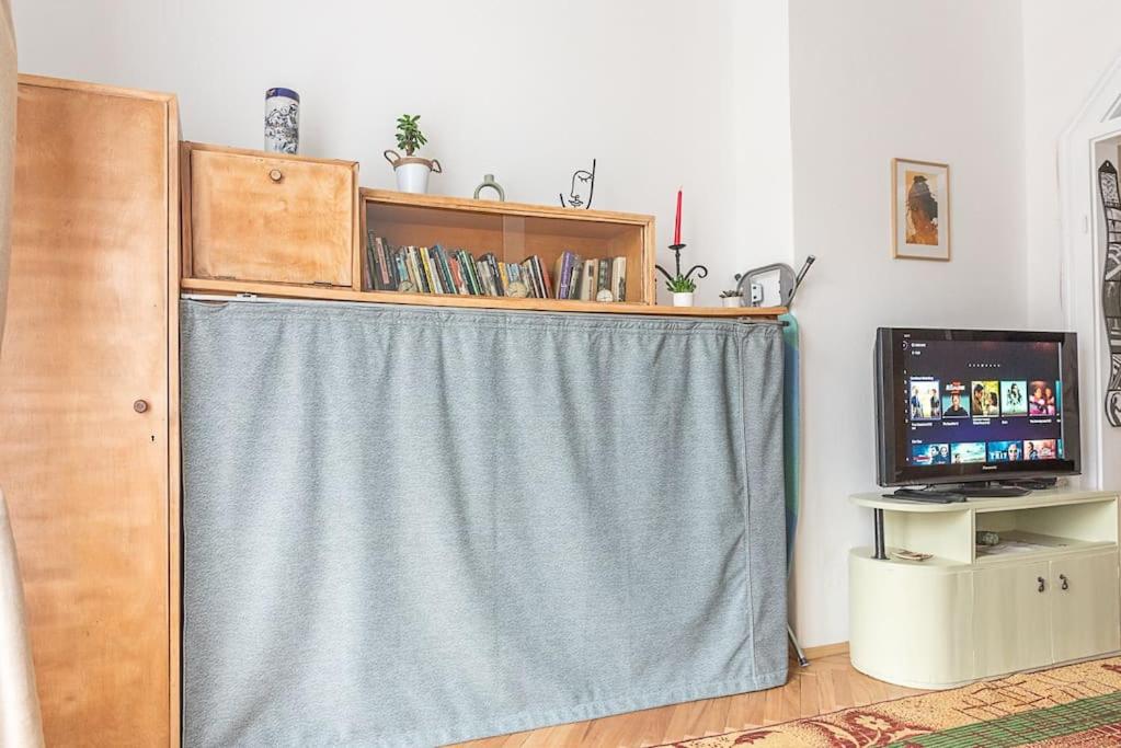 Centrally Located Vintage Flat
