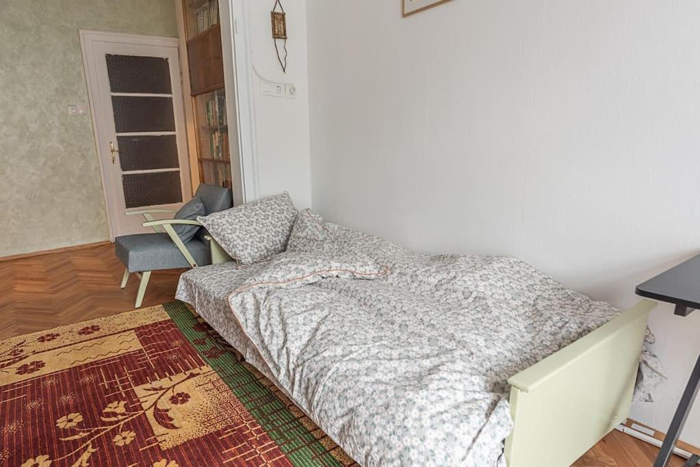 Centrally Located Vintage Flat