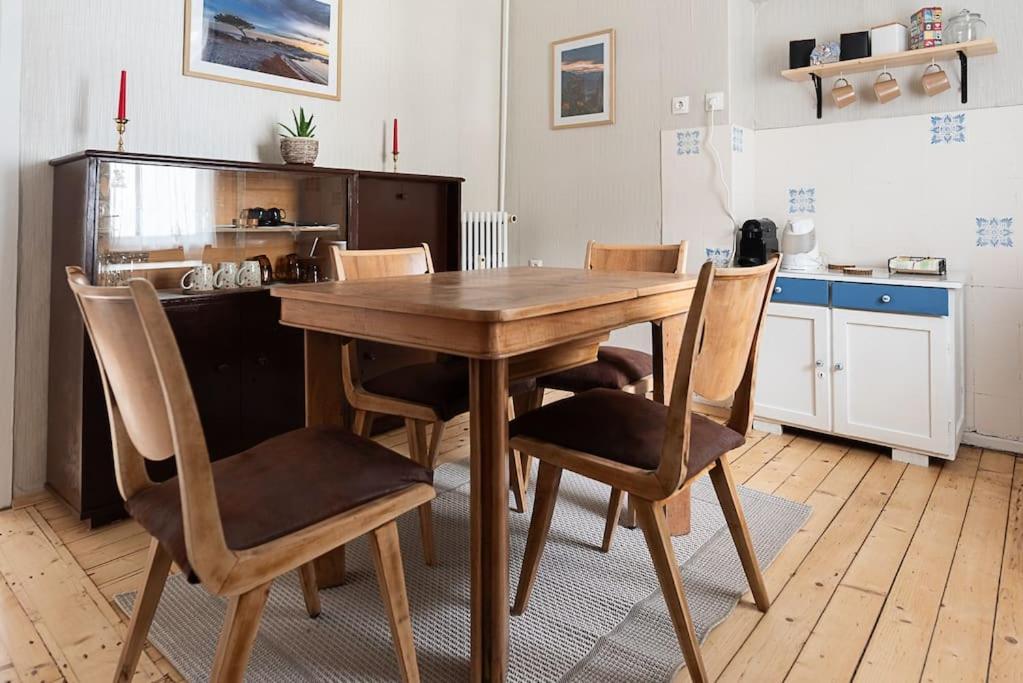 Centrally Located Vintage Flat