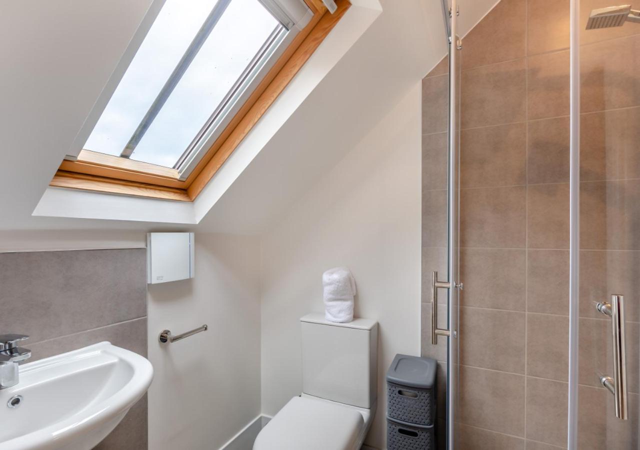 4 Bed in Whitby oc-w089