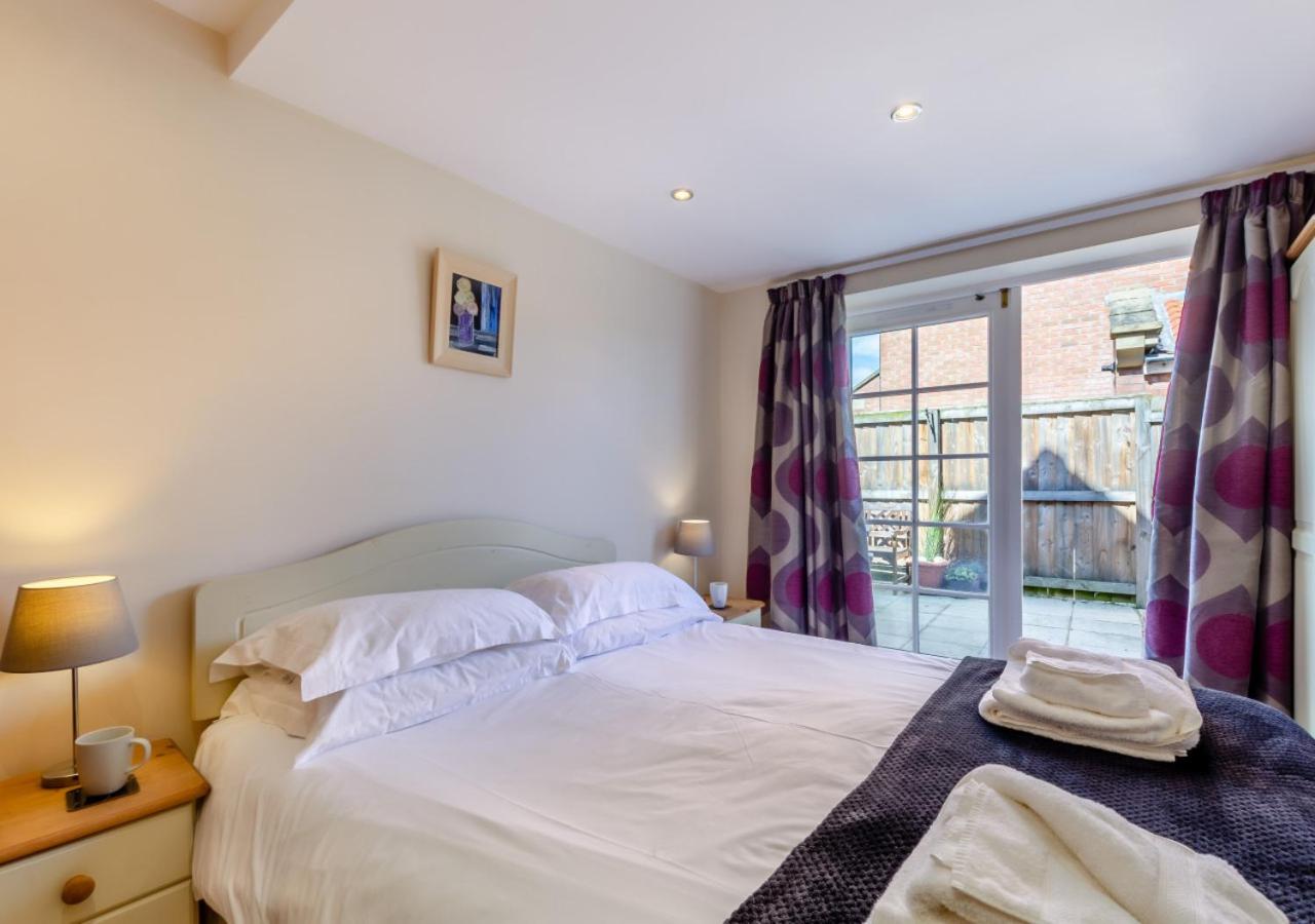 4 Bed in Whitby oc-w089
