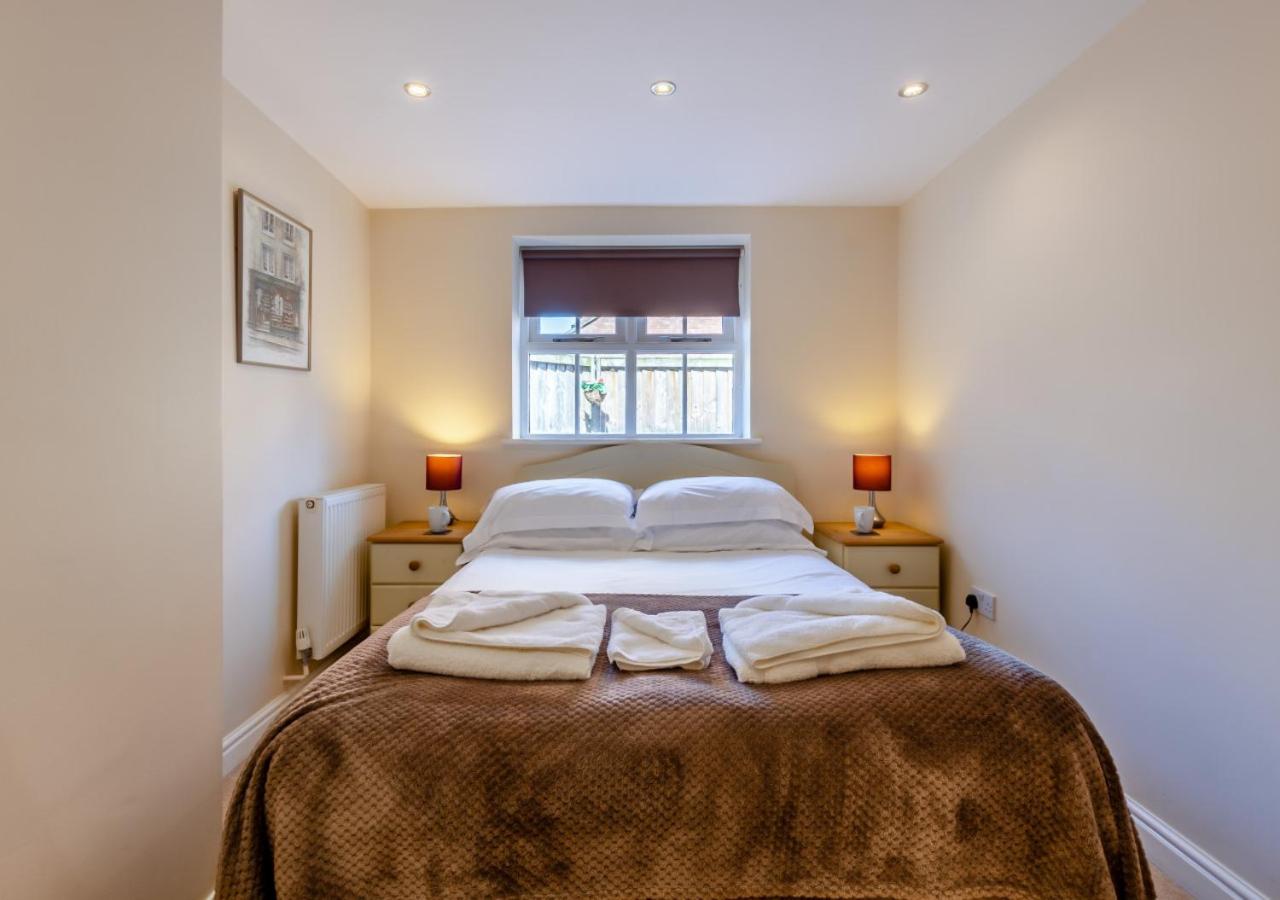4 Bed in Whitby oc-w089