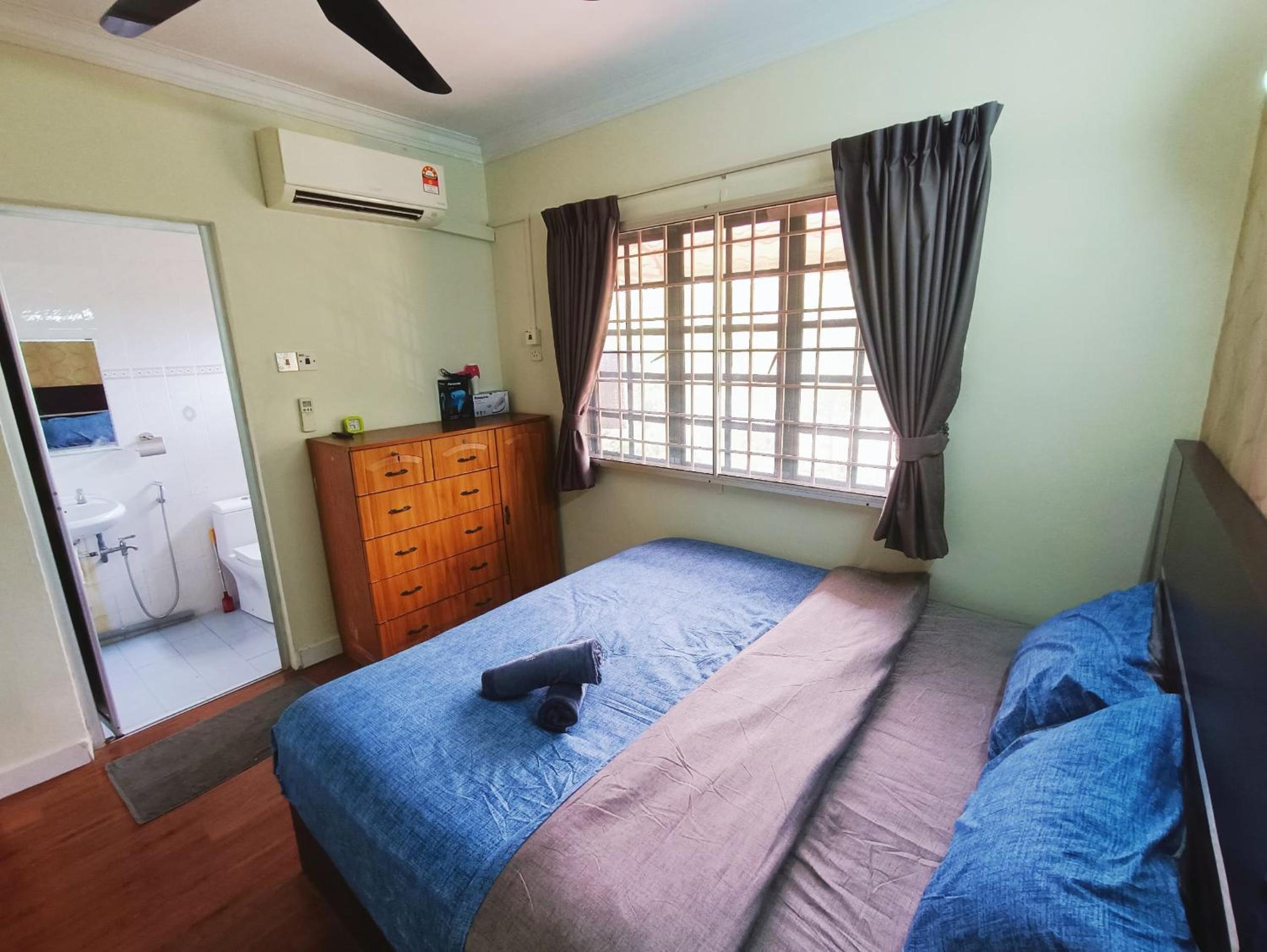 Kota 3BR Townhouse 5 Pax by Jeffery Lam Home Management