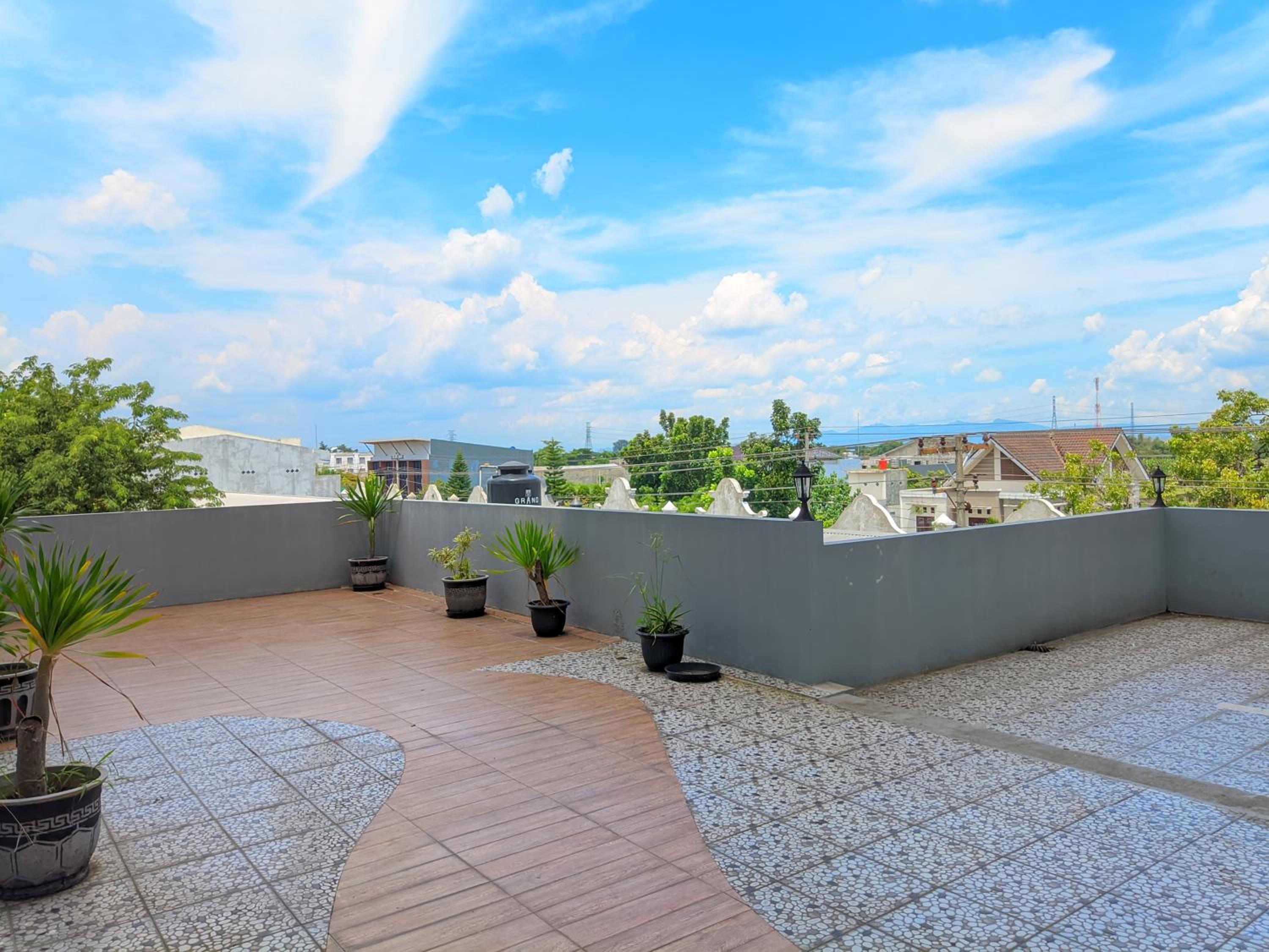Brothers Inn Solo Baru view 4