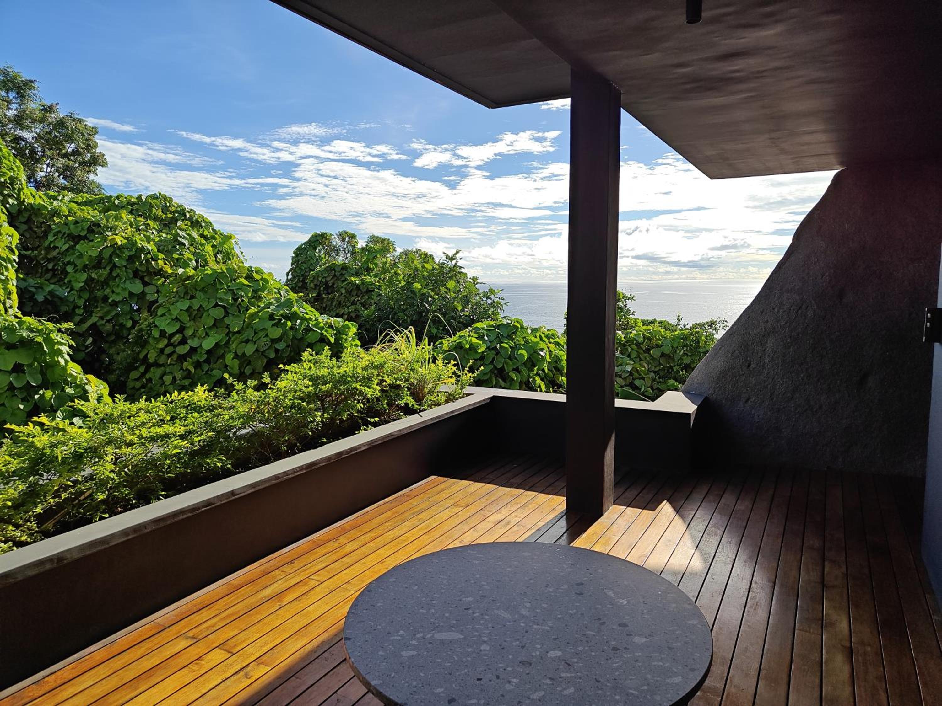 Maison Gaia Seychelles, unobstructed views over the ocean and into the sunset