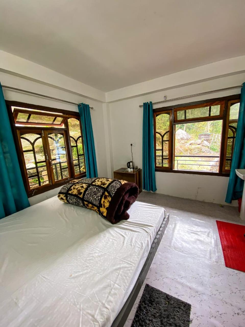 The Roll oak Homestay view 3