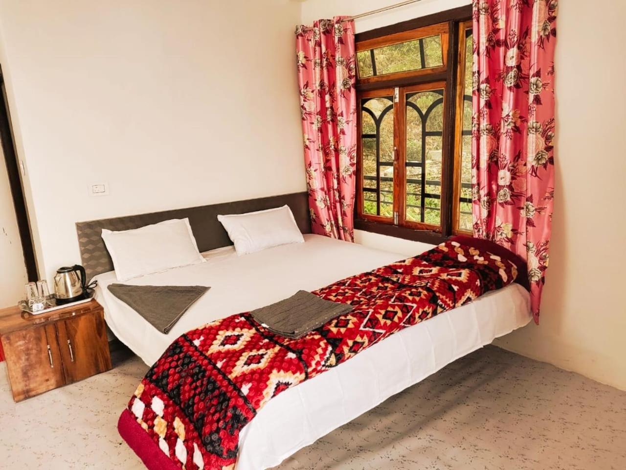 The Roll oak Homestay view 5