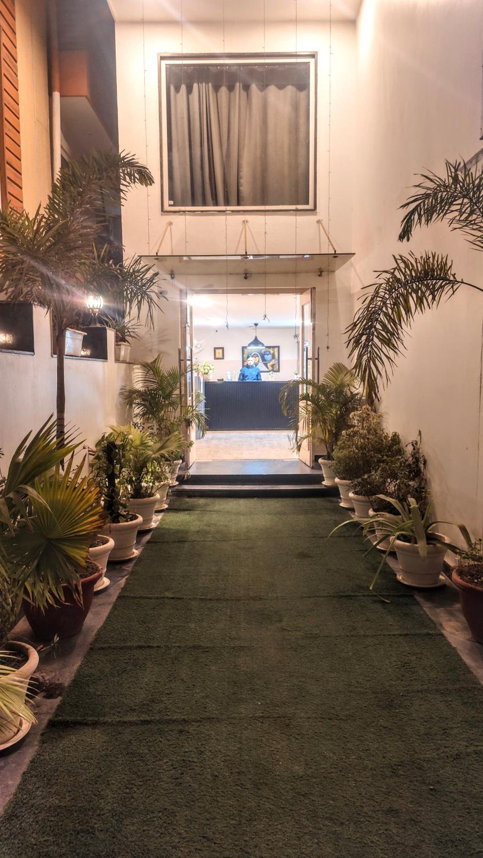 Hotel Mavens White Artemis Hospital Road Sector 52 Gurgaon