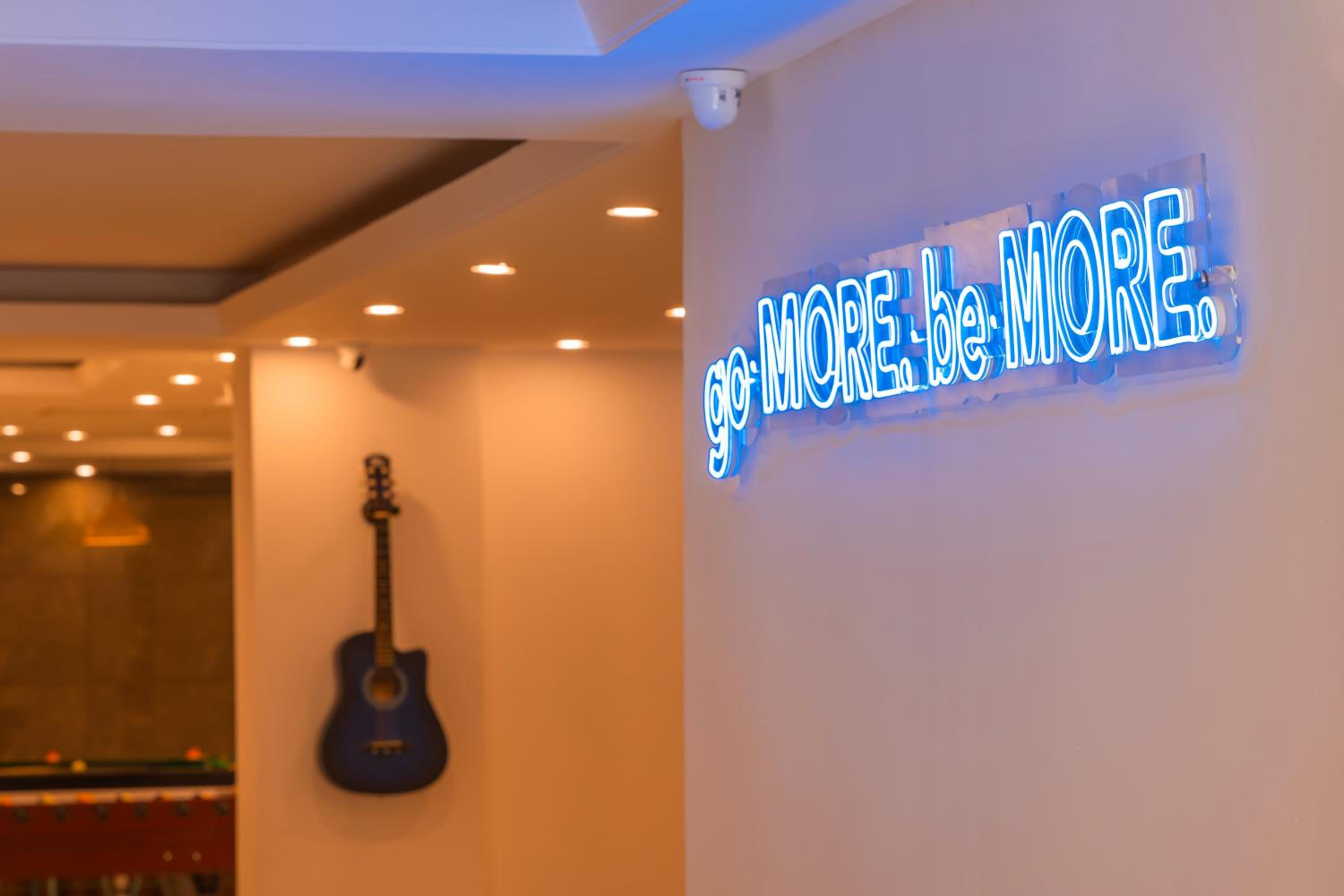 goSTOPS Gurugram, Baani Square PLUS - Private Rooms & Dorms