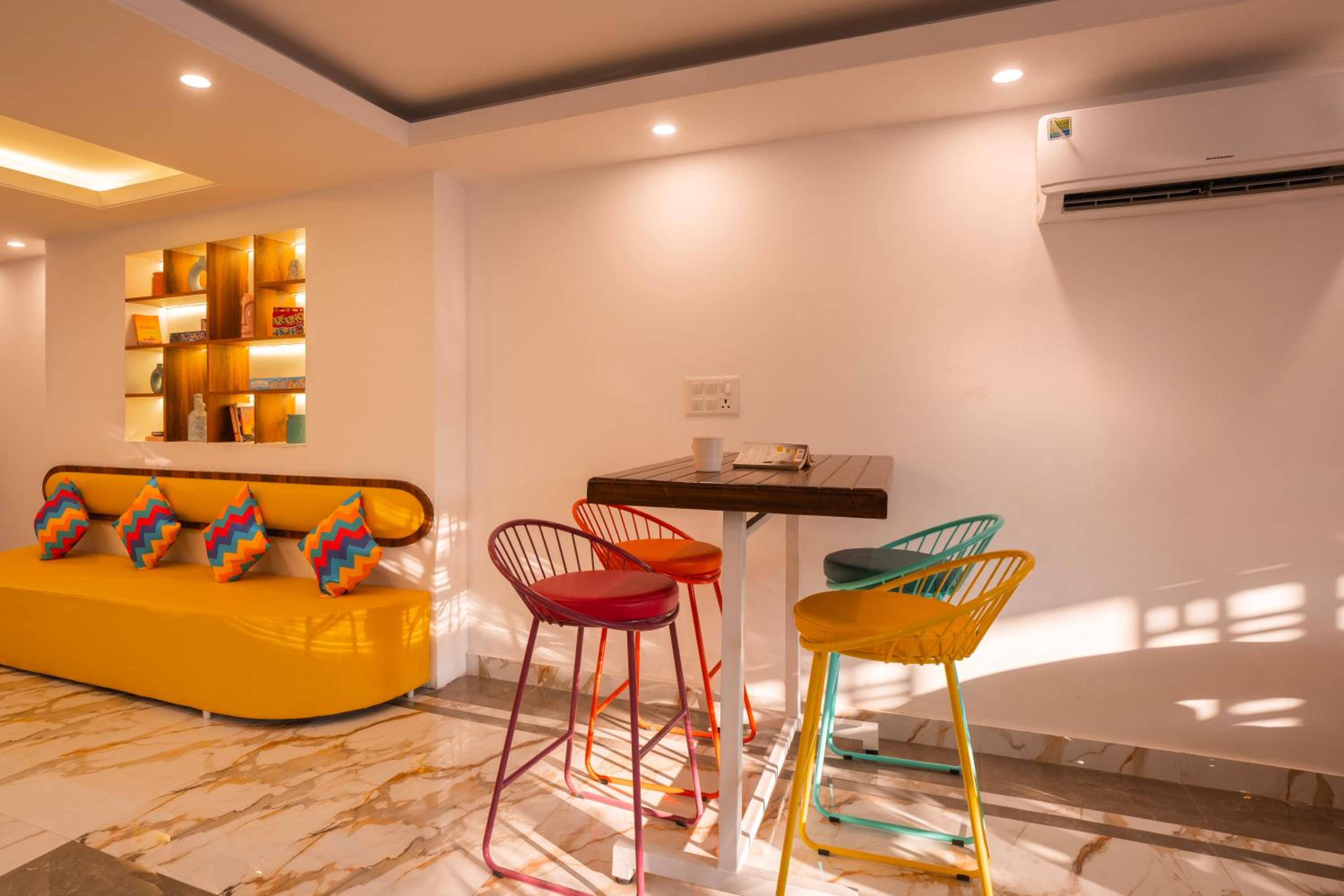 goSTOPS Gurugram, Baani Square PLUS - Private Rooms & Dorms