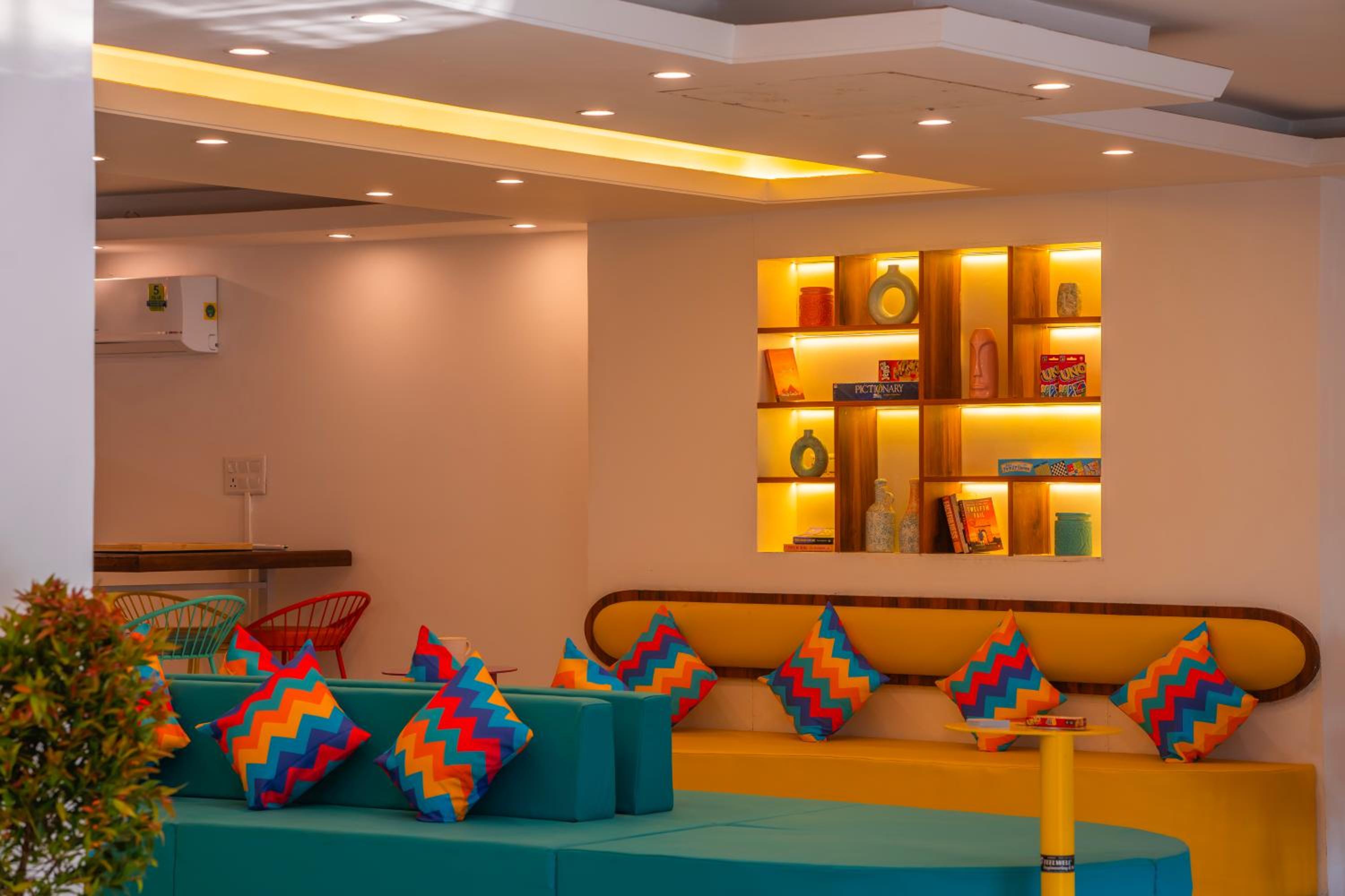 goSTOPS Gurugram, Baani Square PLUS - Private Rooms & Dorms