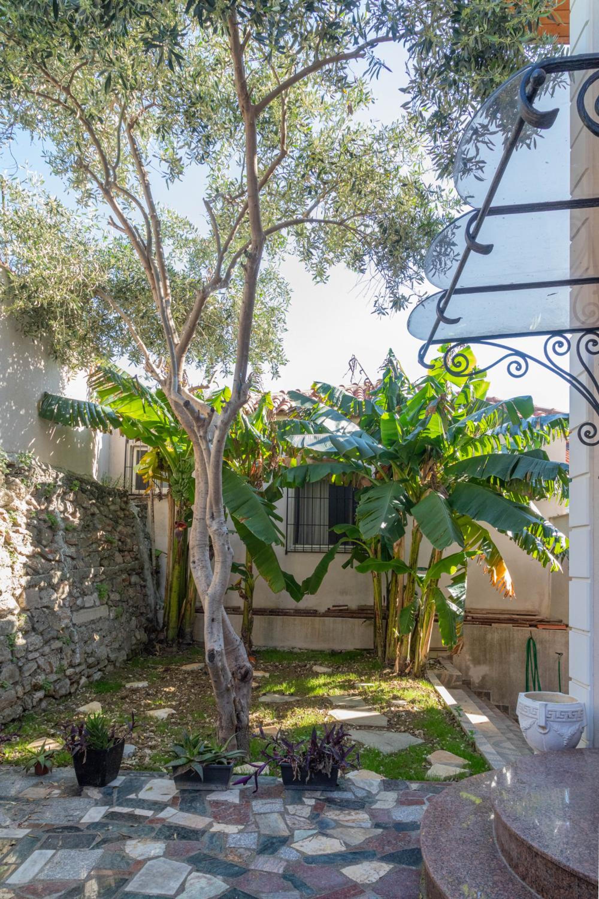 Angoni Villa