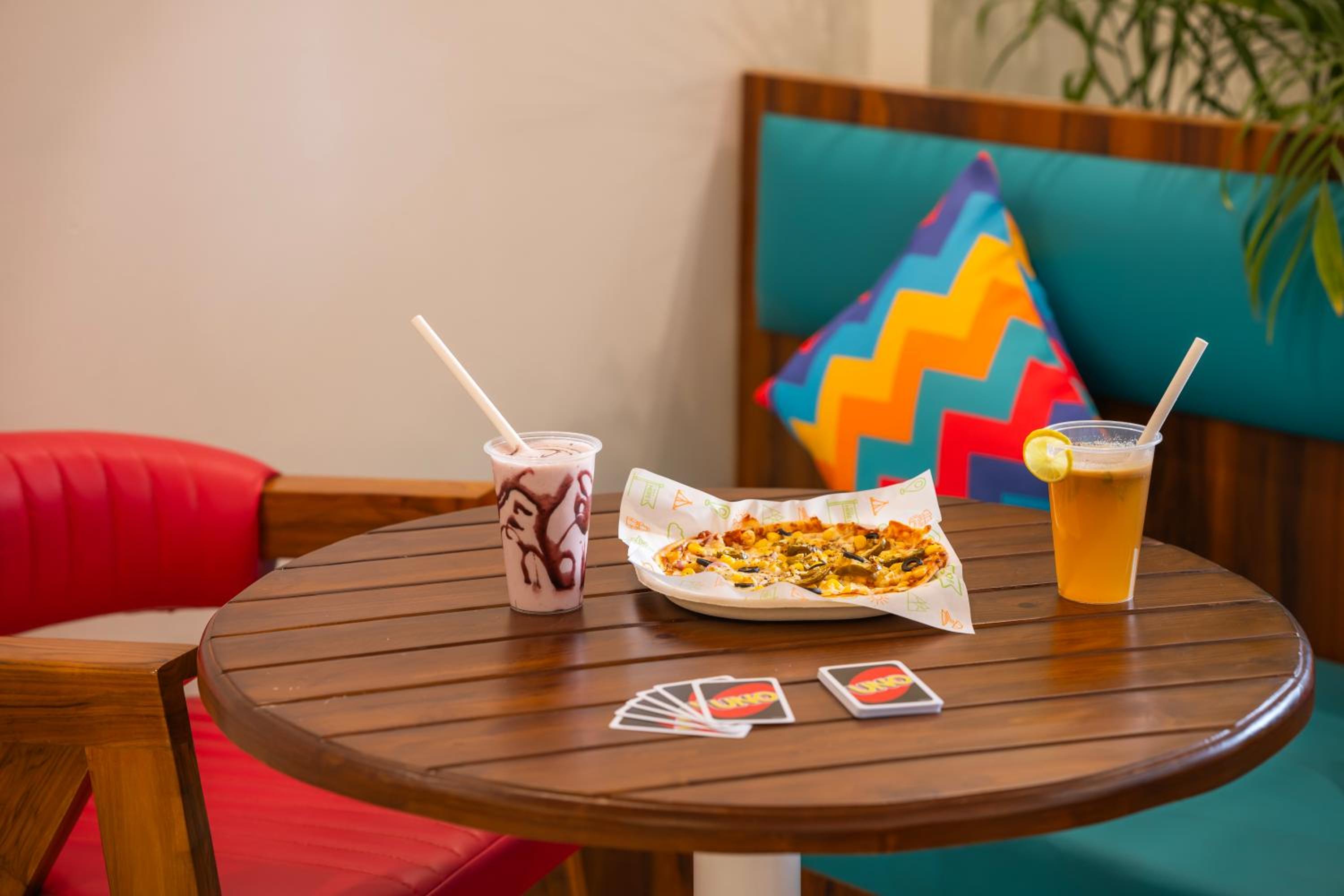 goSTOPS Gurugram, Baani Square PLUS - Private Rooms & Dorms