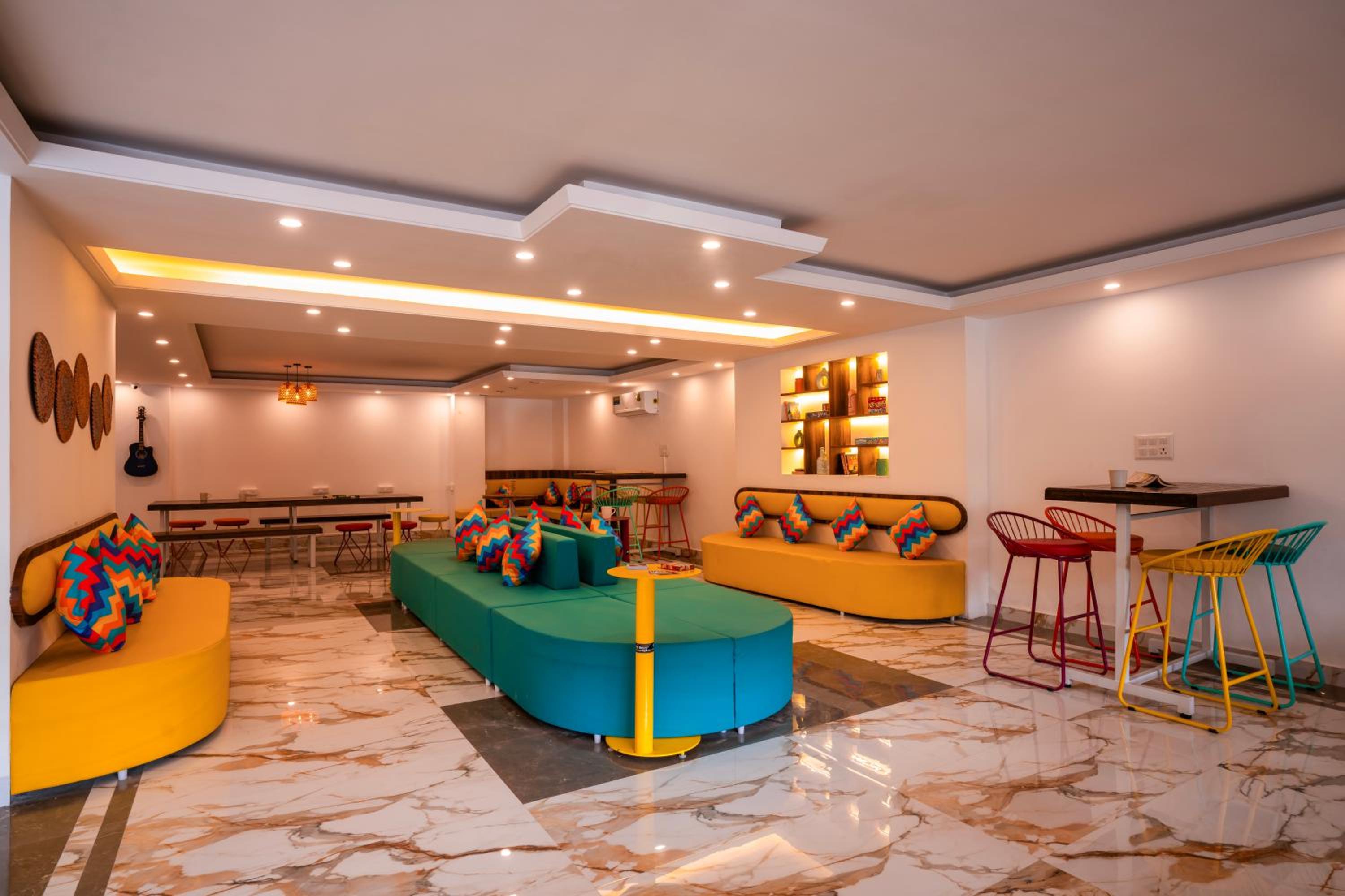 goSTOPS Gurugram, Baani Square PLUS - Private Rooms & Dorms