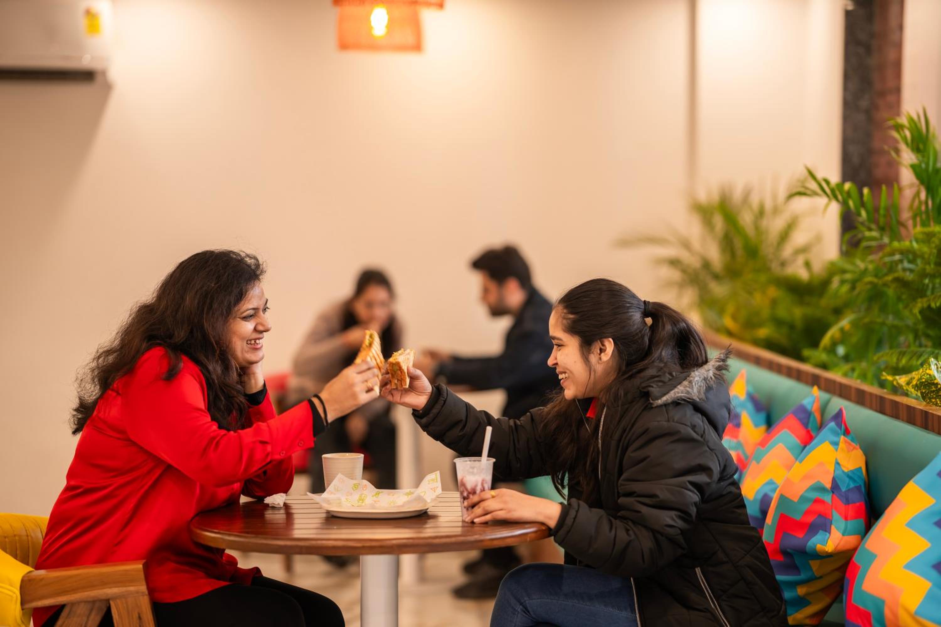 goSTOPS Gurugram, Baani Square PLUS - Private Rooms & Dorms