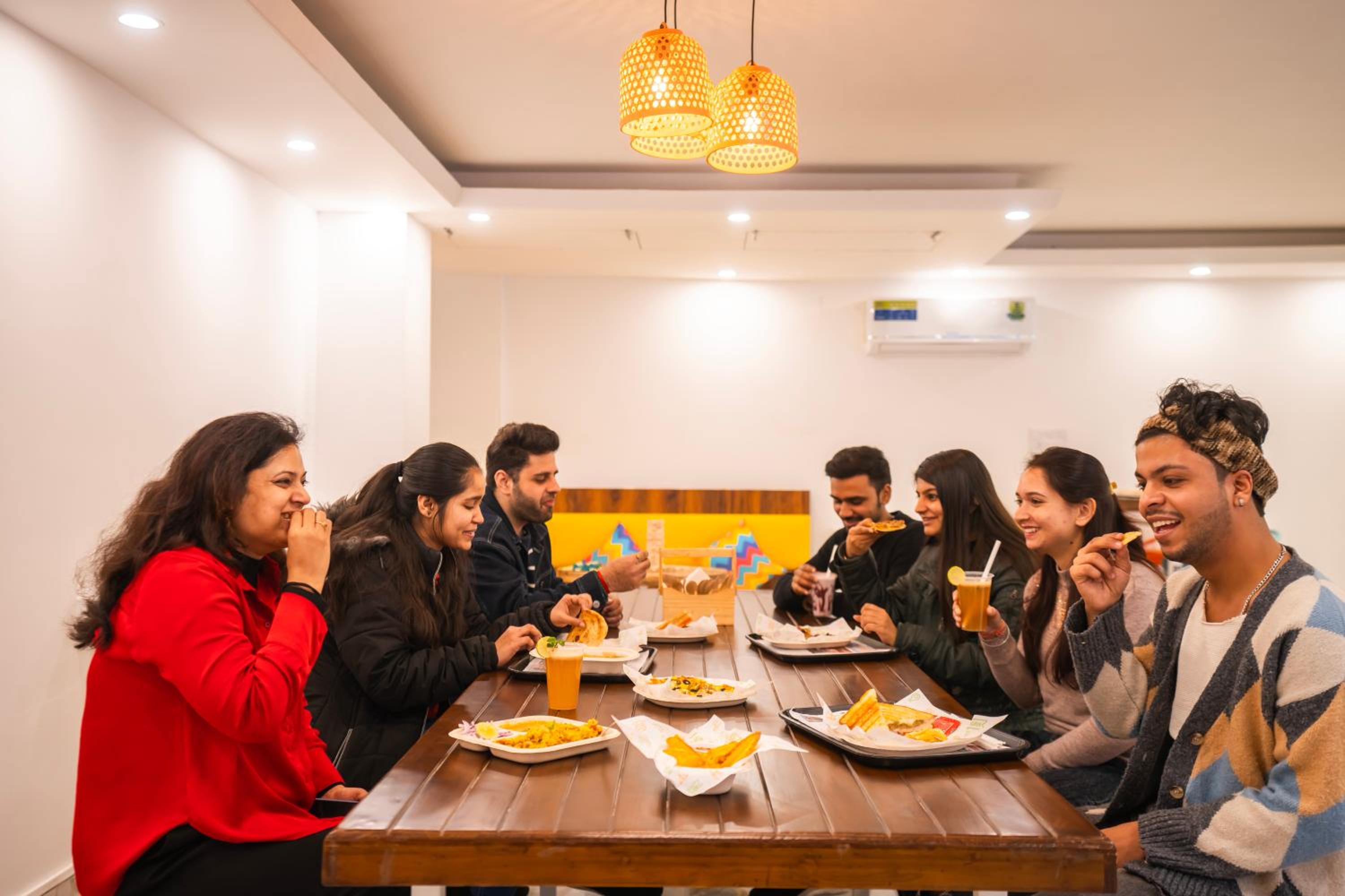 goSTOPS Gurugram, Baani Square PLUS - Private Rooms & Dorms
