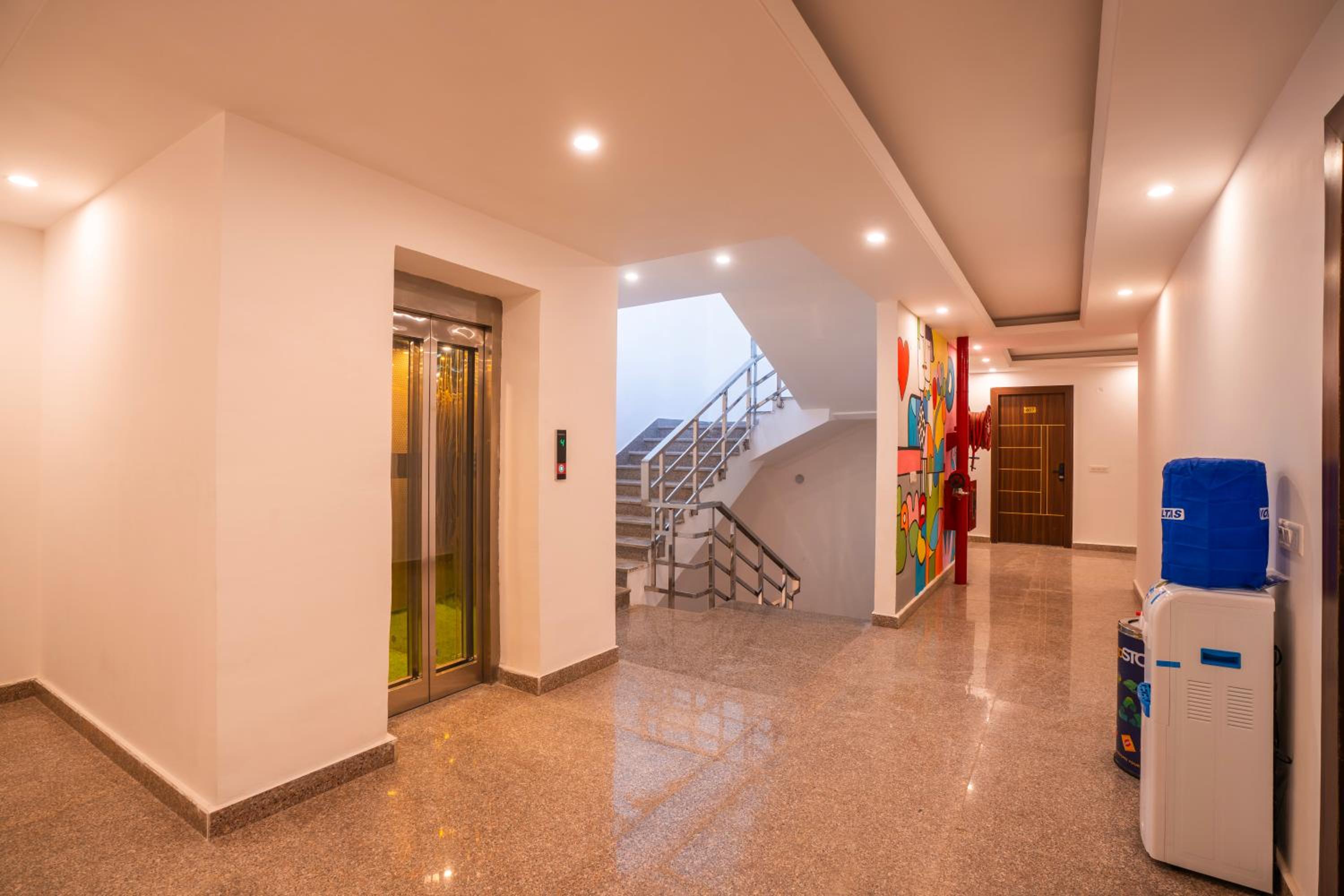 goSTOPS Gurugram, Baani Square PLUS - Private Rooms & Dorms