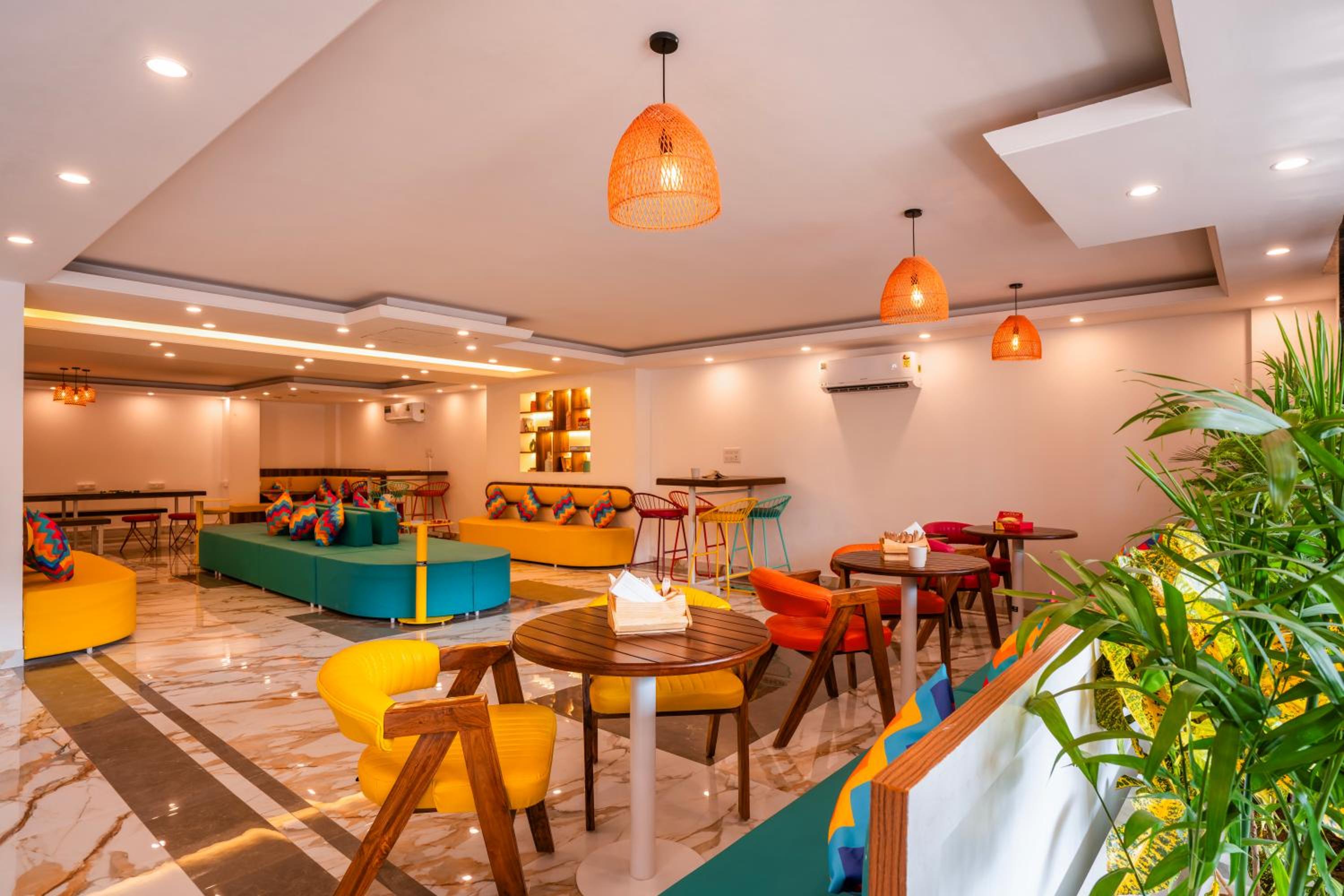 goSTOPS Gurugram, Baani Square PLUS - Private Rooms & Dorms
