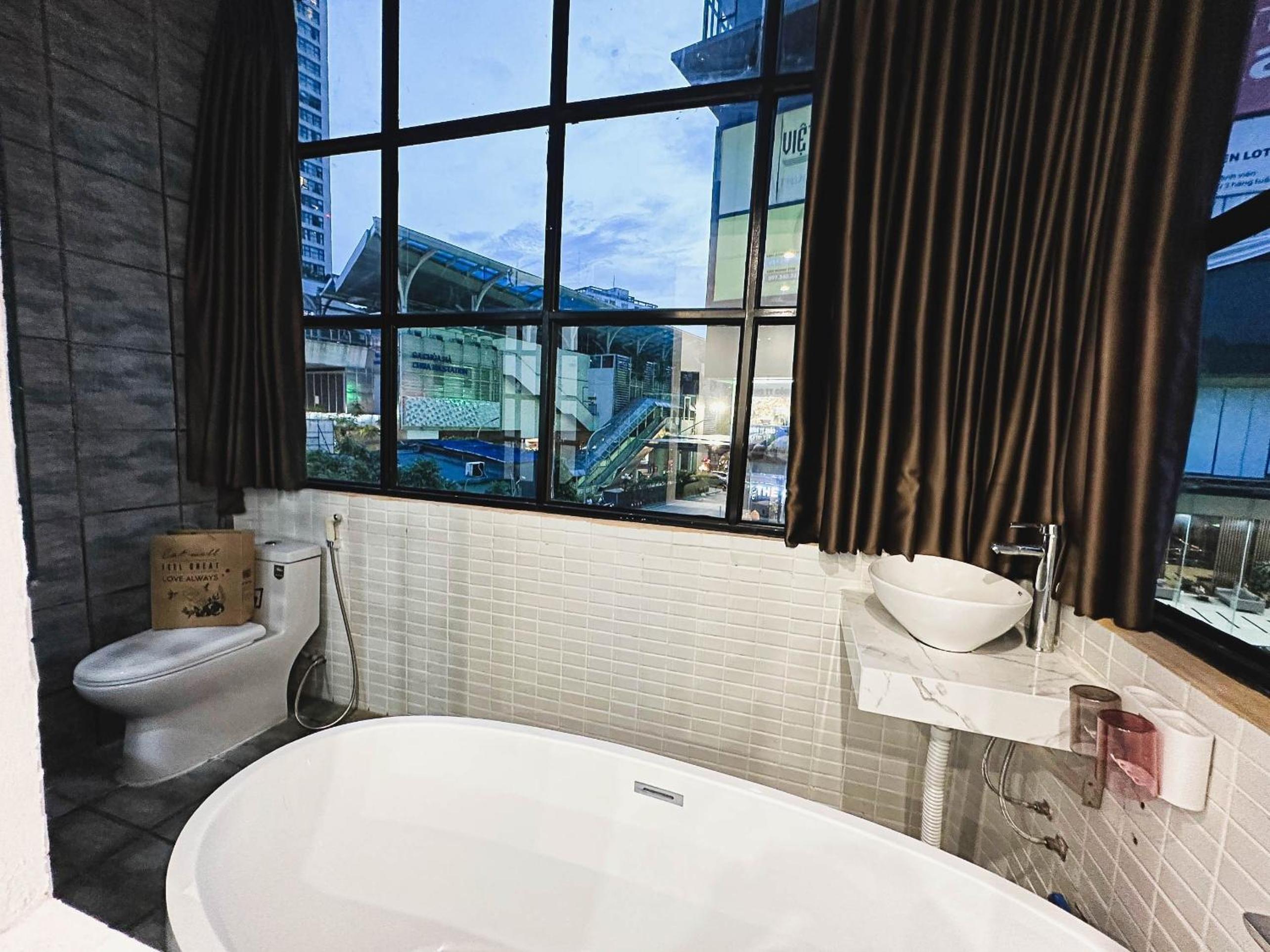 Bathhub Amoureux Chùa Hà