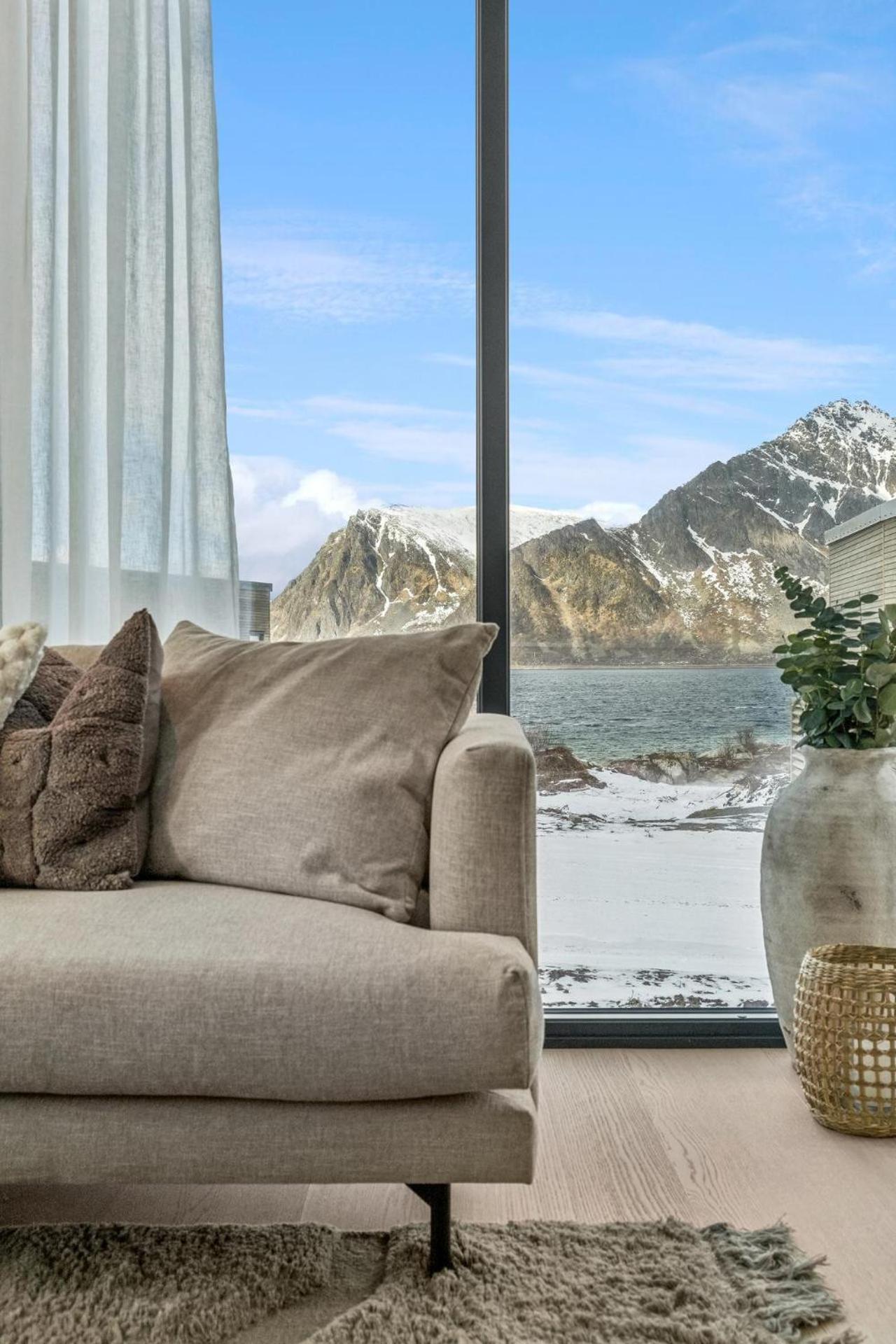 Lyngvær Tide Lodge - No 13 view 3
