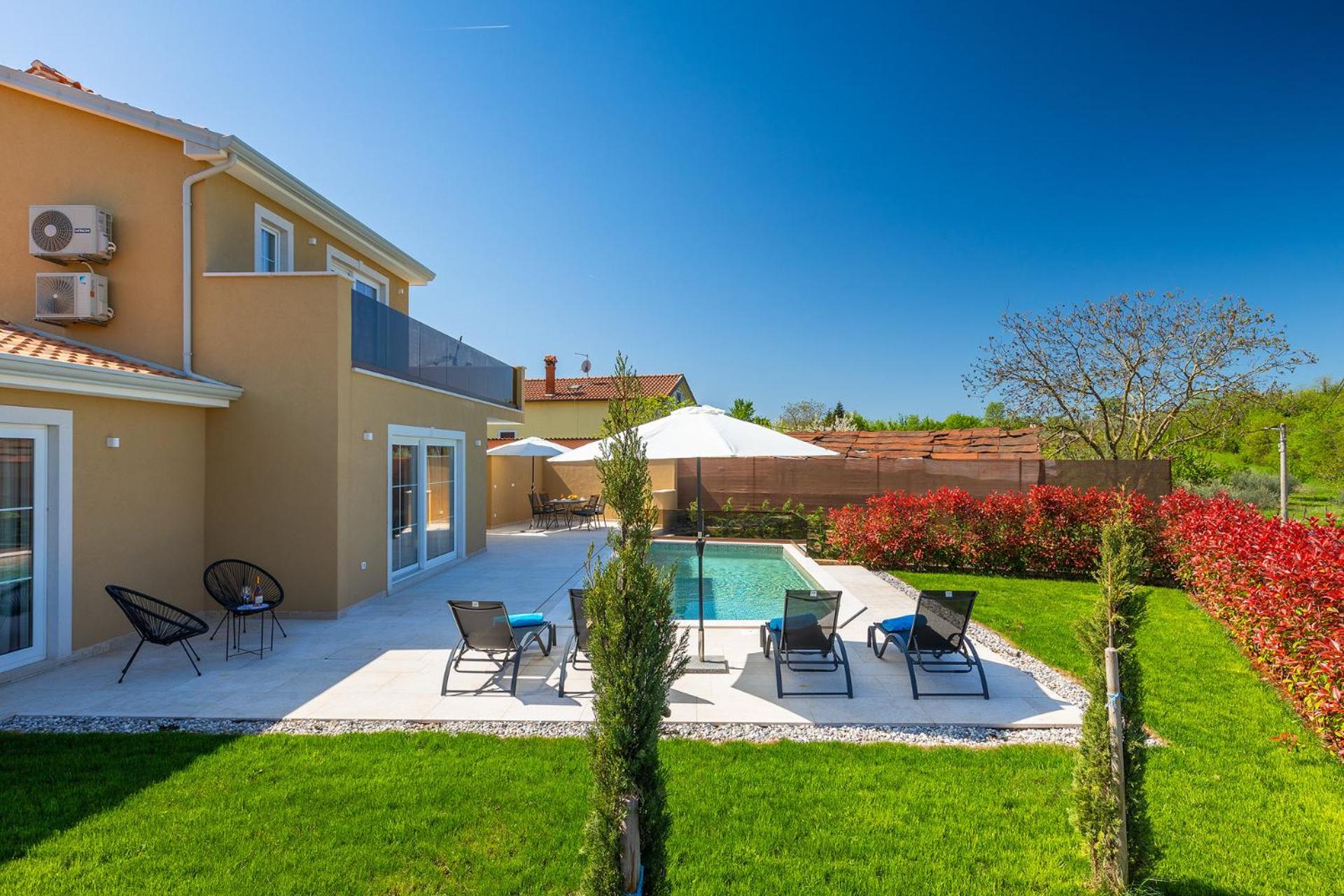 Beautiful Villa Onit with outdoor pool in Vizinada view 4
