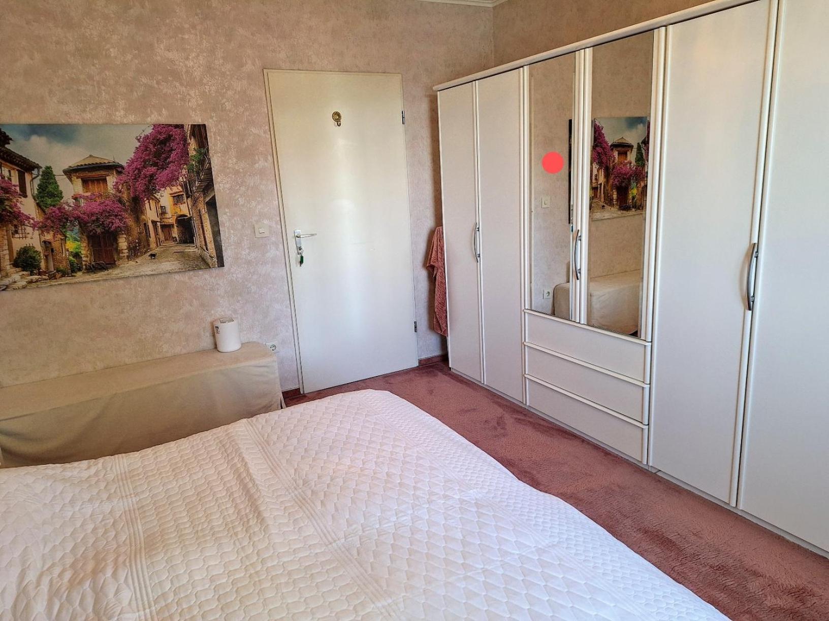 Nichtraucher-Zimmer, Privatunterkunft, mit Sonnenaufgang, Kühlschrank, Ventilator und ruhiger Innenhof Obergeschoss bei Koberstein