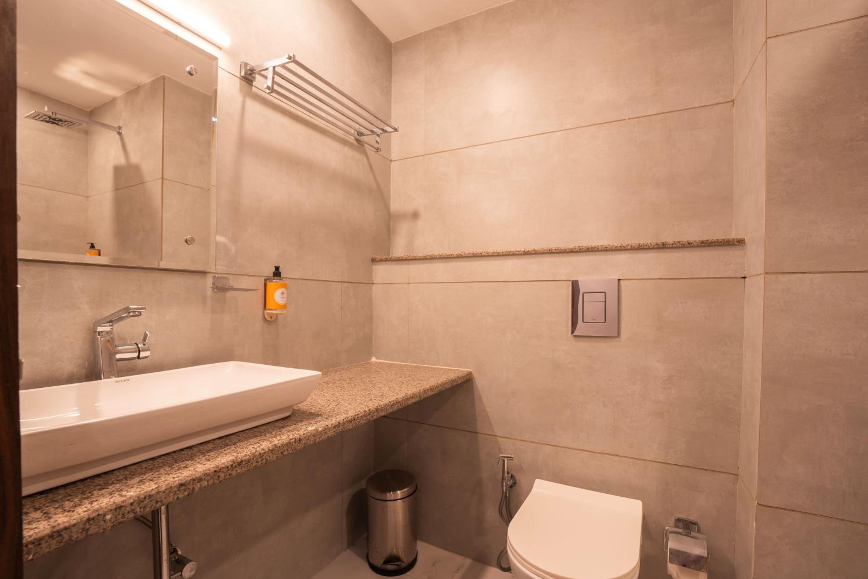 goSTOPS Gurugram, Baani Square PLUS - Private Rooms & Dorms