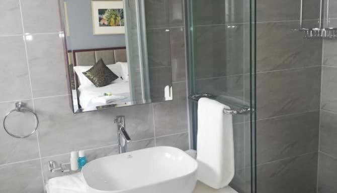 Azinnia Rivonia Guest House