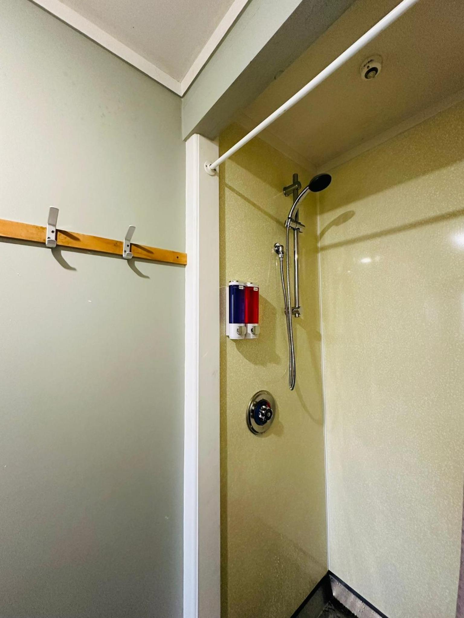 The Crossing Lodge & Backpackers