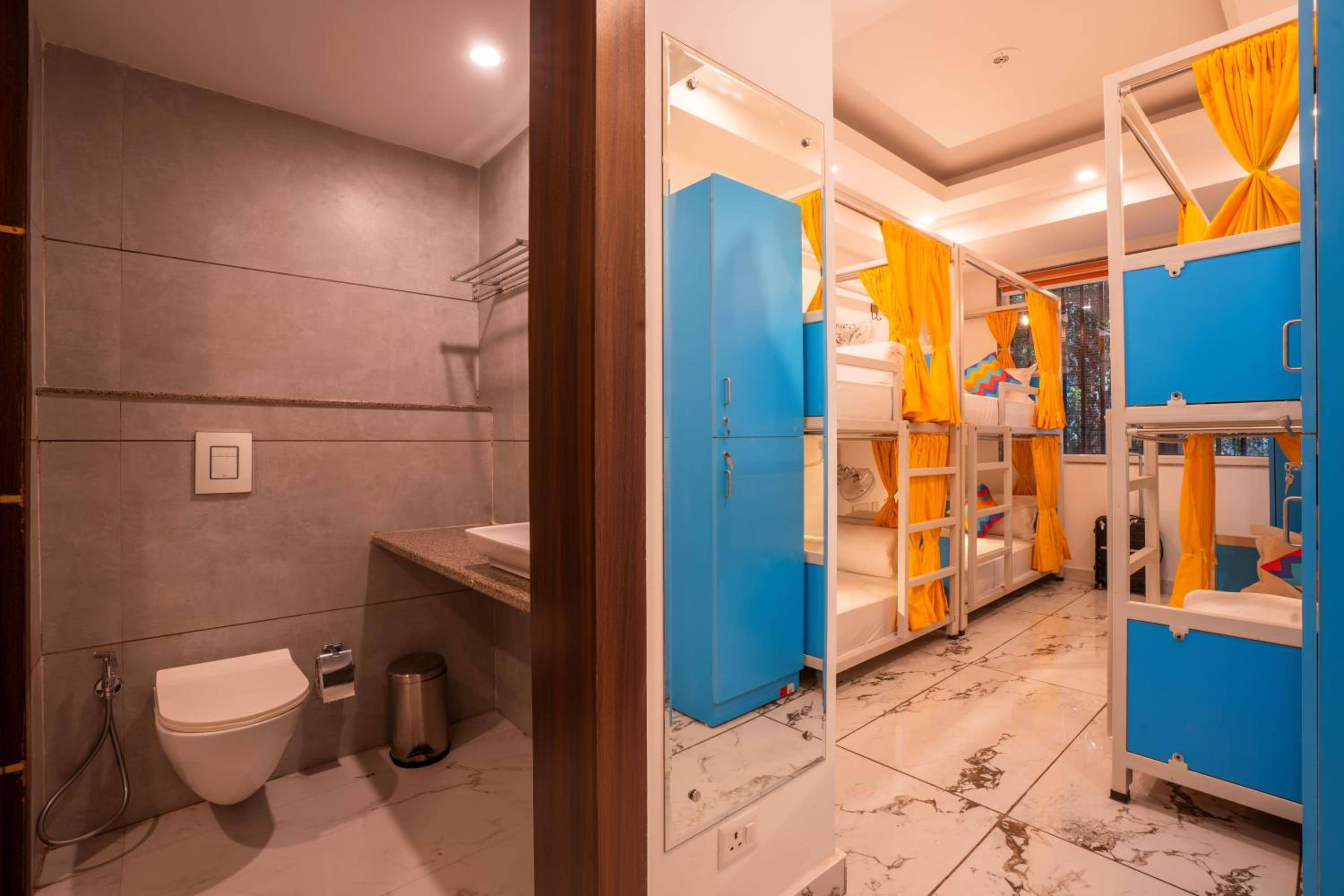 goSTOPS Gurugram, Baani Square PLUS - Private Rooms & Dorms