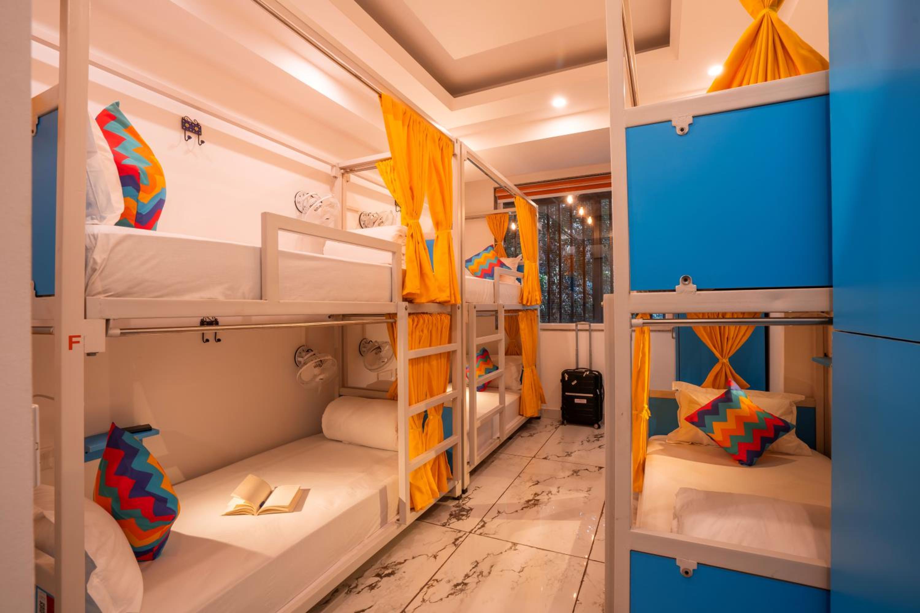 goSTOPS Gurugram, Baani Square PLUS - Private Rooms & Dorms