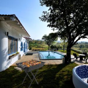 1517 Greek House by Kaz Stays