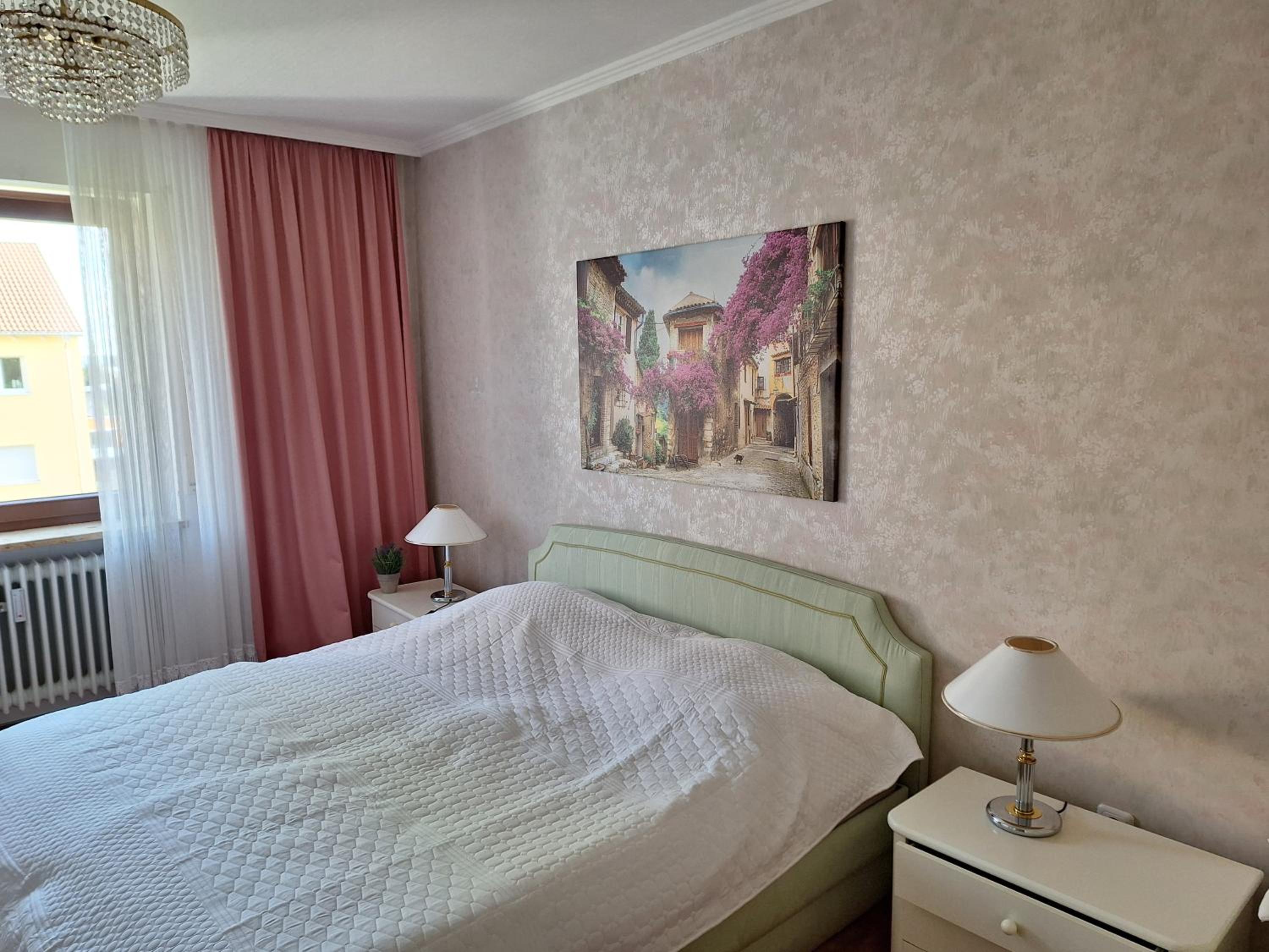 Nichtraucher-Zimmer, Privatunterkunft, mit Sonnenaufgang, Kühlschrank, Ventilator und ruhiger Innenhof Obergeschoss bei Koberstein
