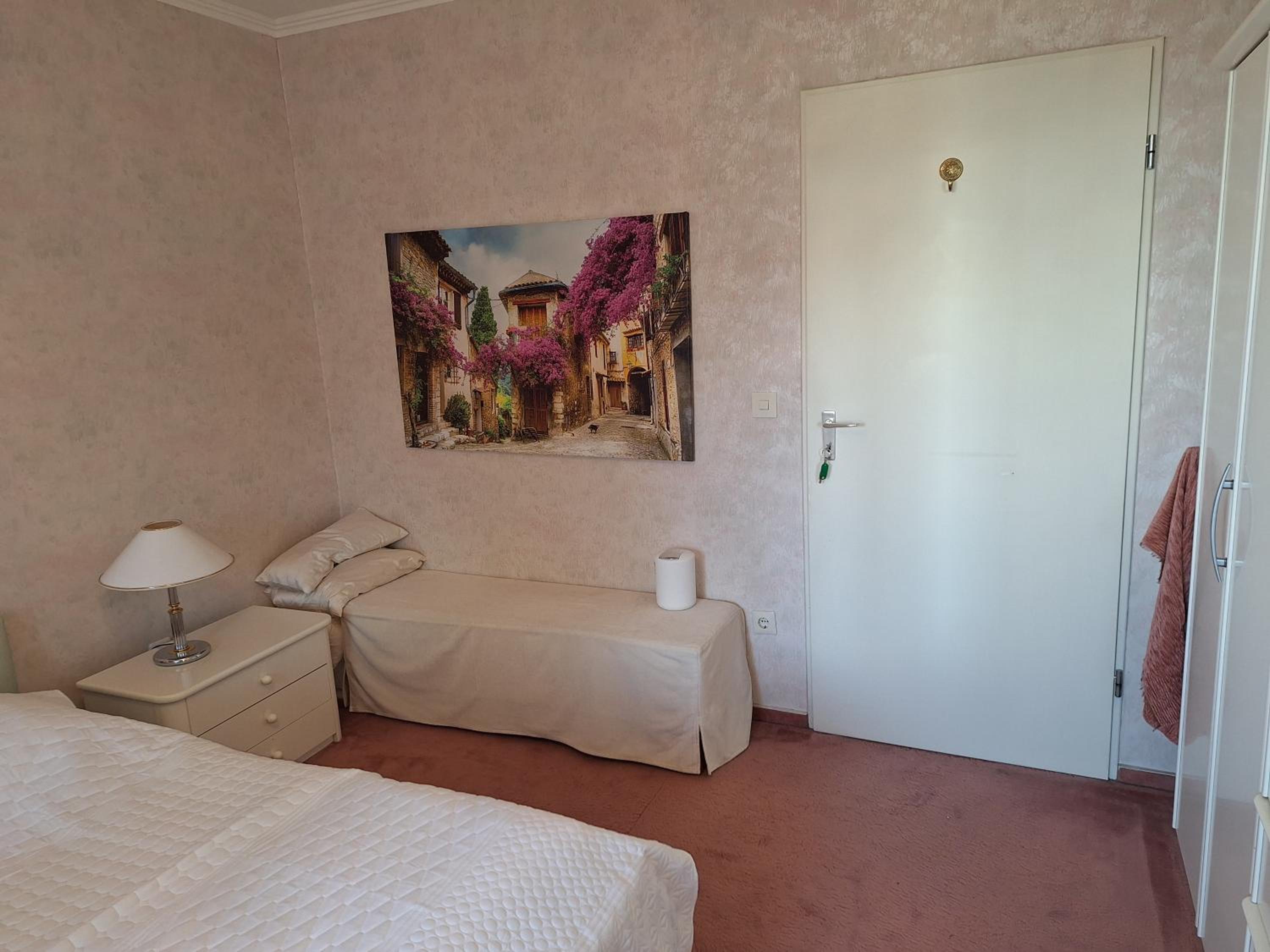 Nichtraucher-Zimmer, Privatunterkunft, mit Sonnenaufgang, Kühlschrank, Ventilator und ruhiger Innenhof Obergeschoss bei Koberstein