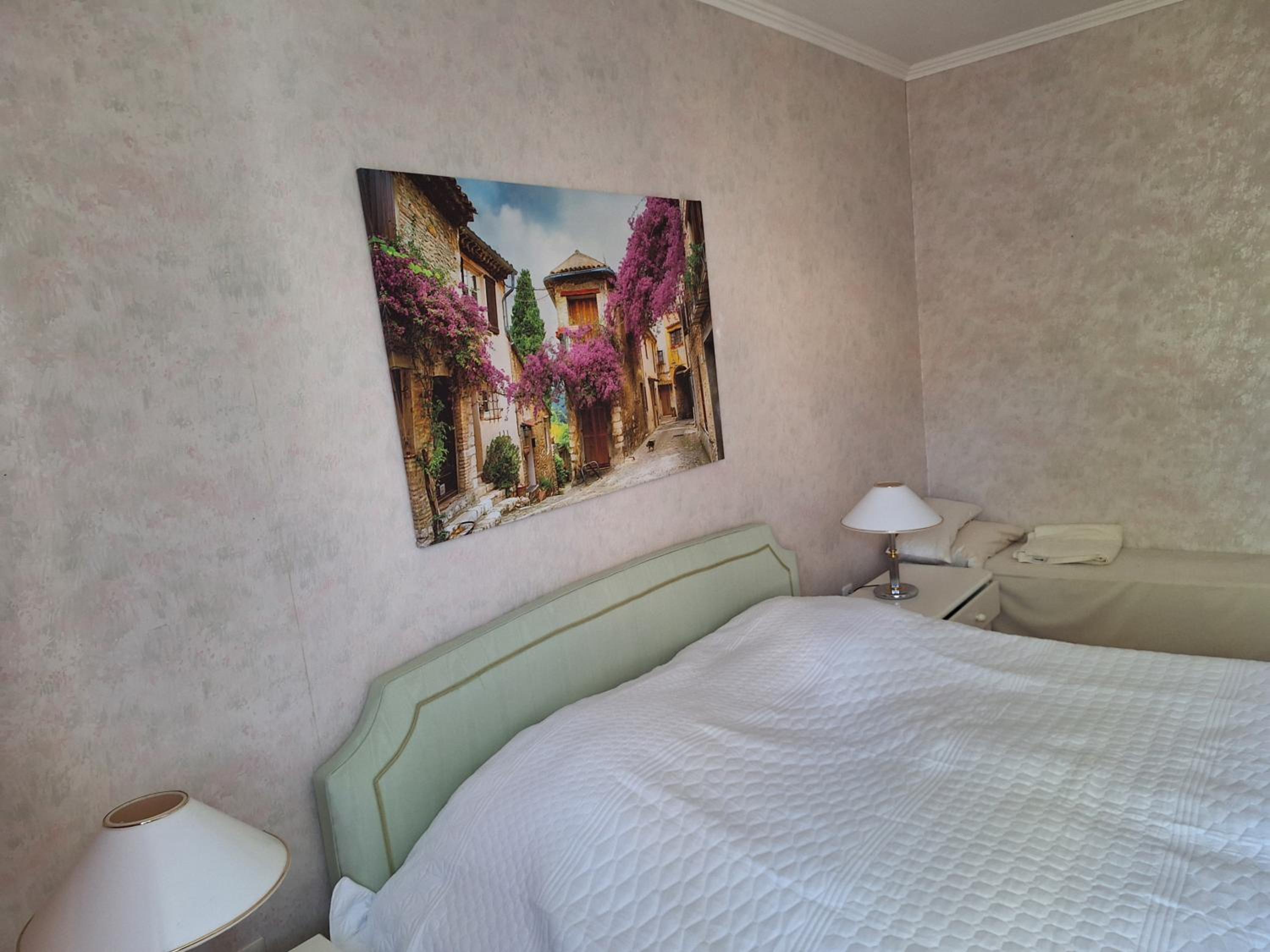 Nichtraucher-Zimmer, Privatunterkunft, mit Sonnenaufgang, Kühlschrank, Ventilator und ruhiger Innenhof Obergeschoss bei Koberstein