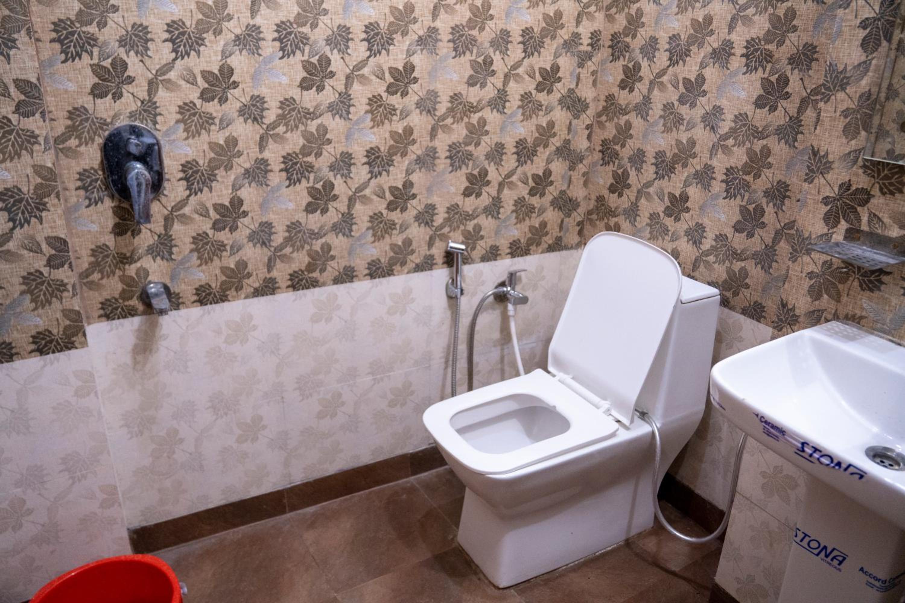 SR GUEST HOUSE & HOTEL