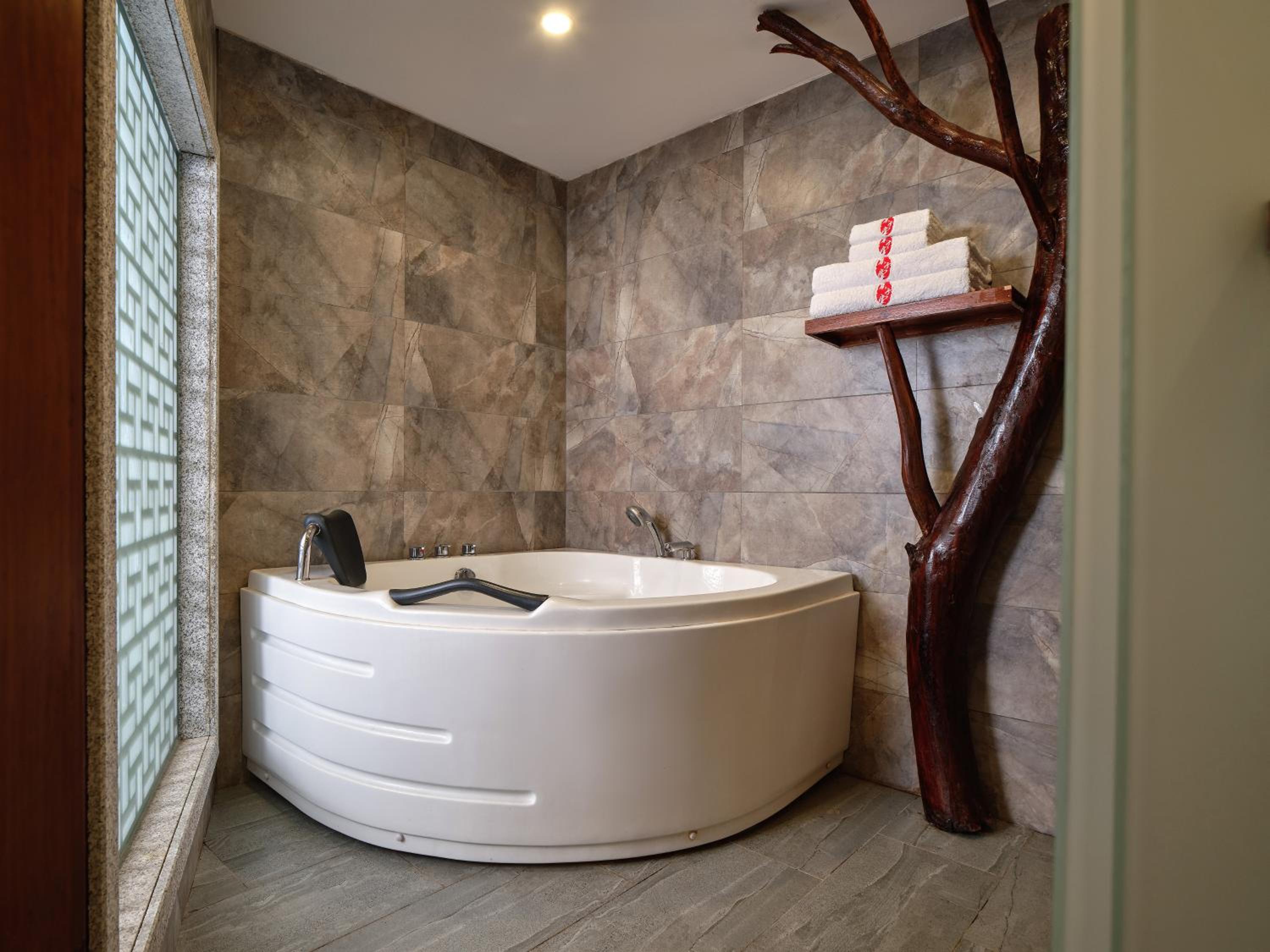 Lee's Boutique Resort & Including free breakfast and free pick-up service